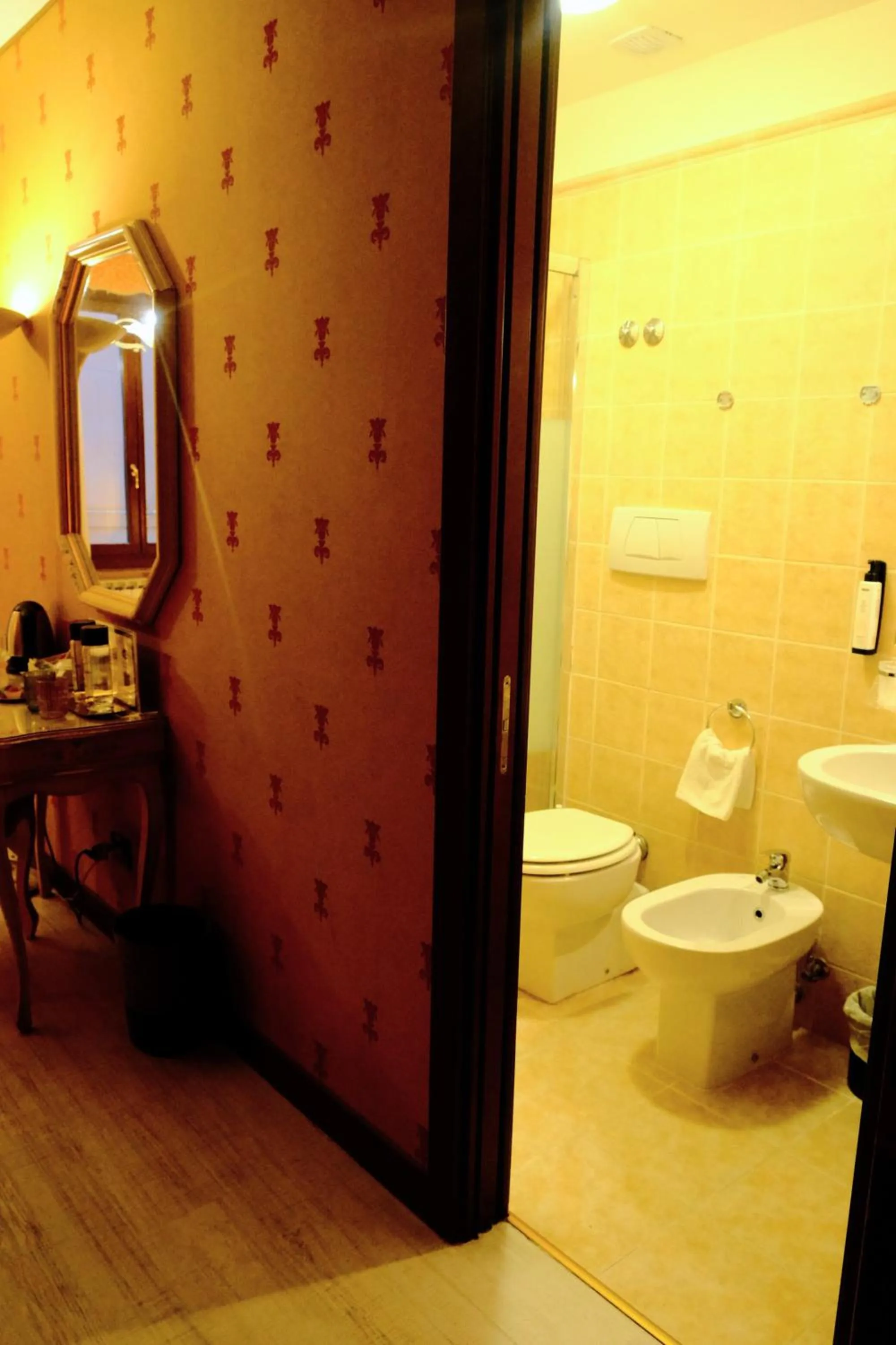 Bathroom in H O T E L S A N G A L L O l