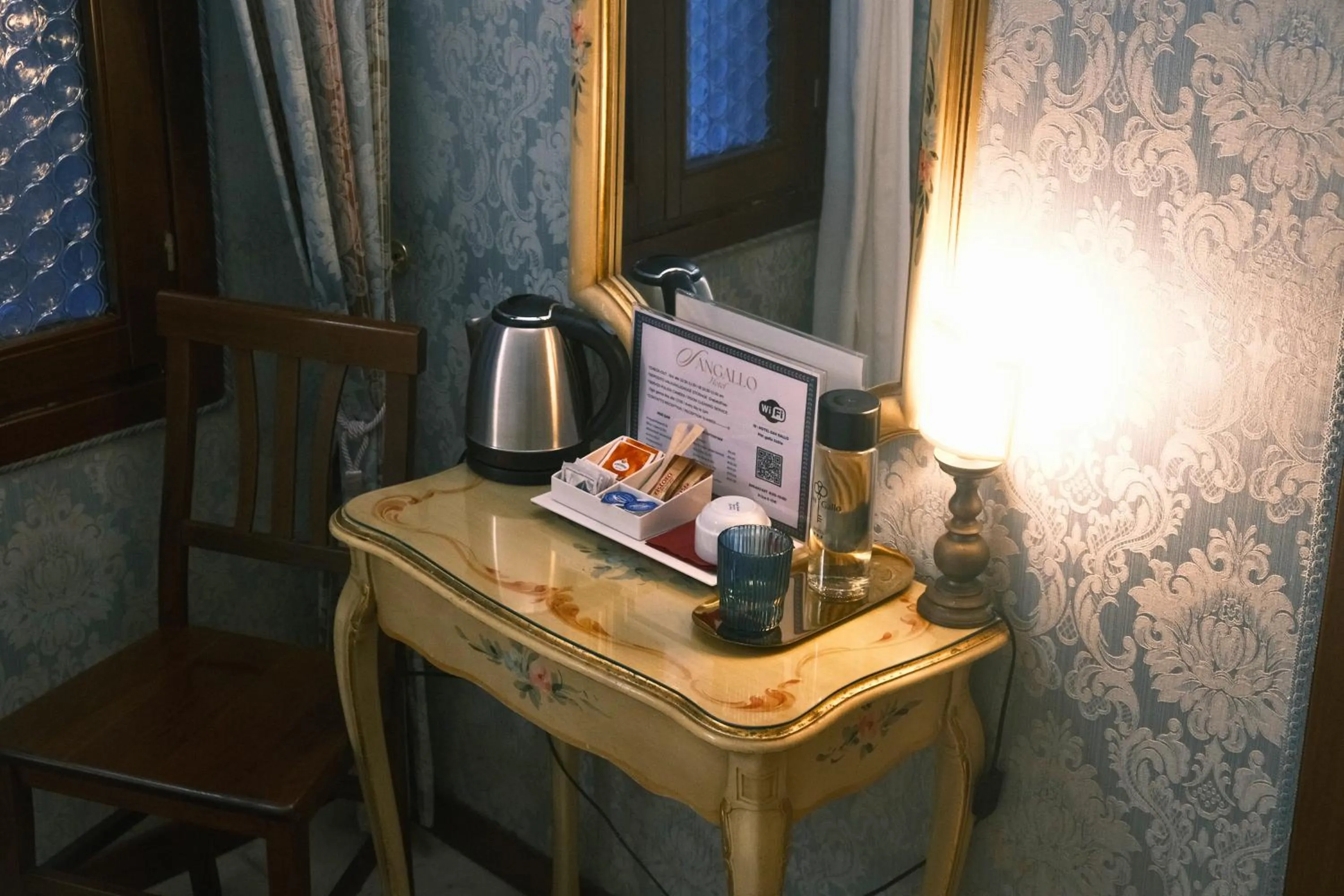 Coffee/tea facilities in H O T E L S A N G A L L O l