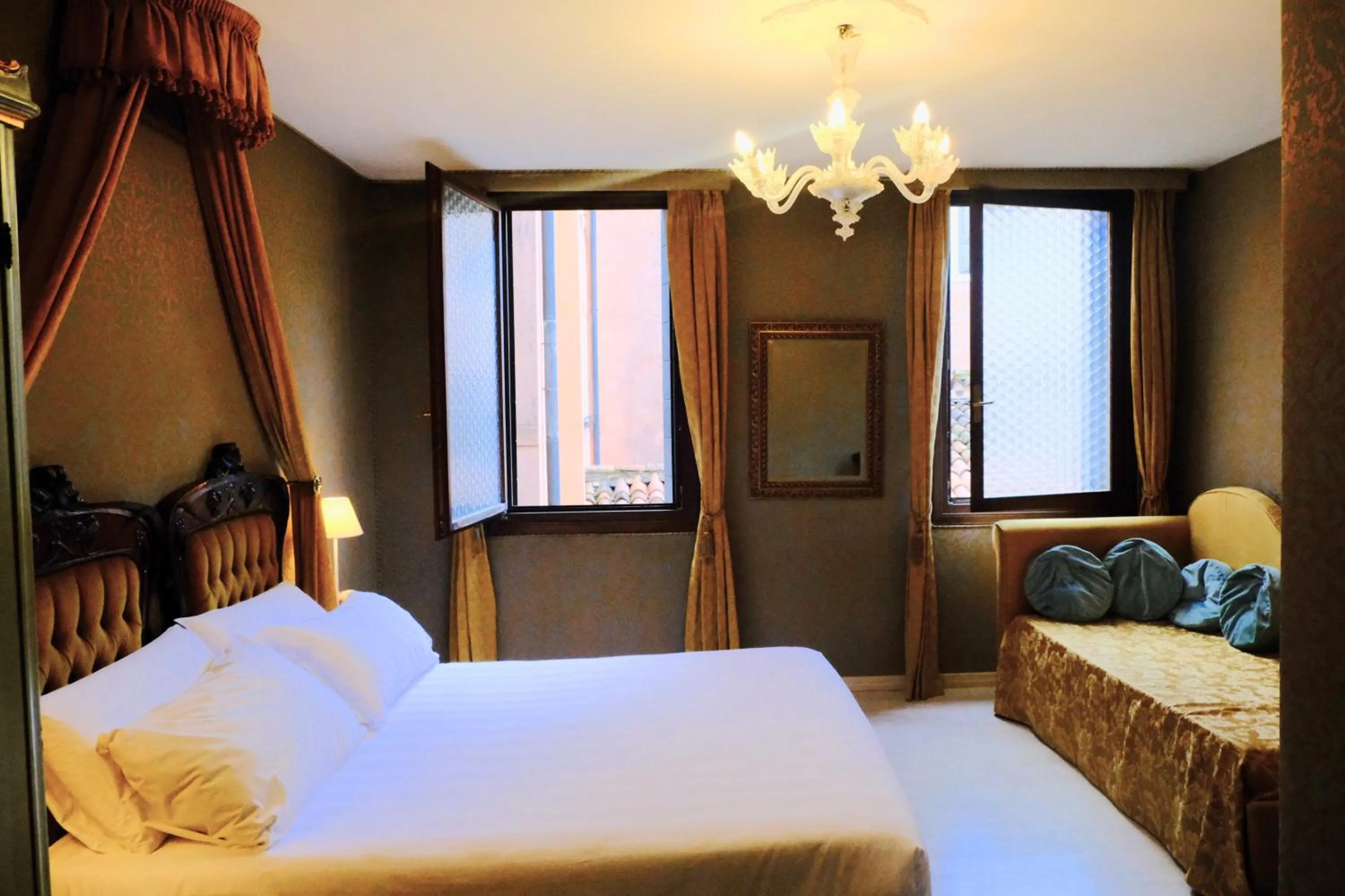 Photo of the whole room, Bed in H O T E L S A N G A L L O l