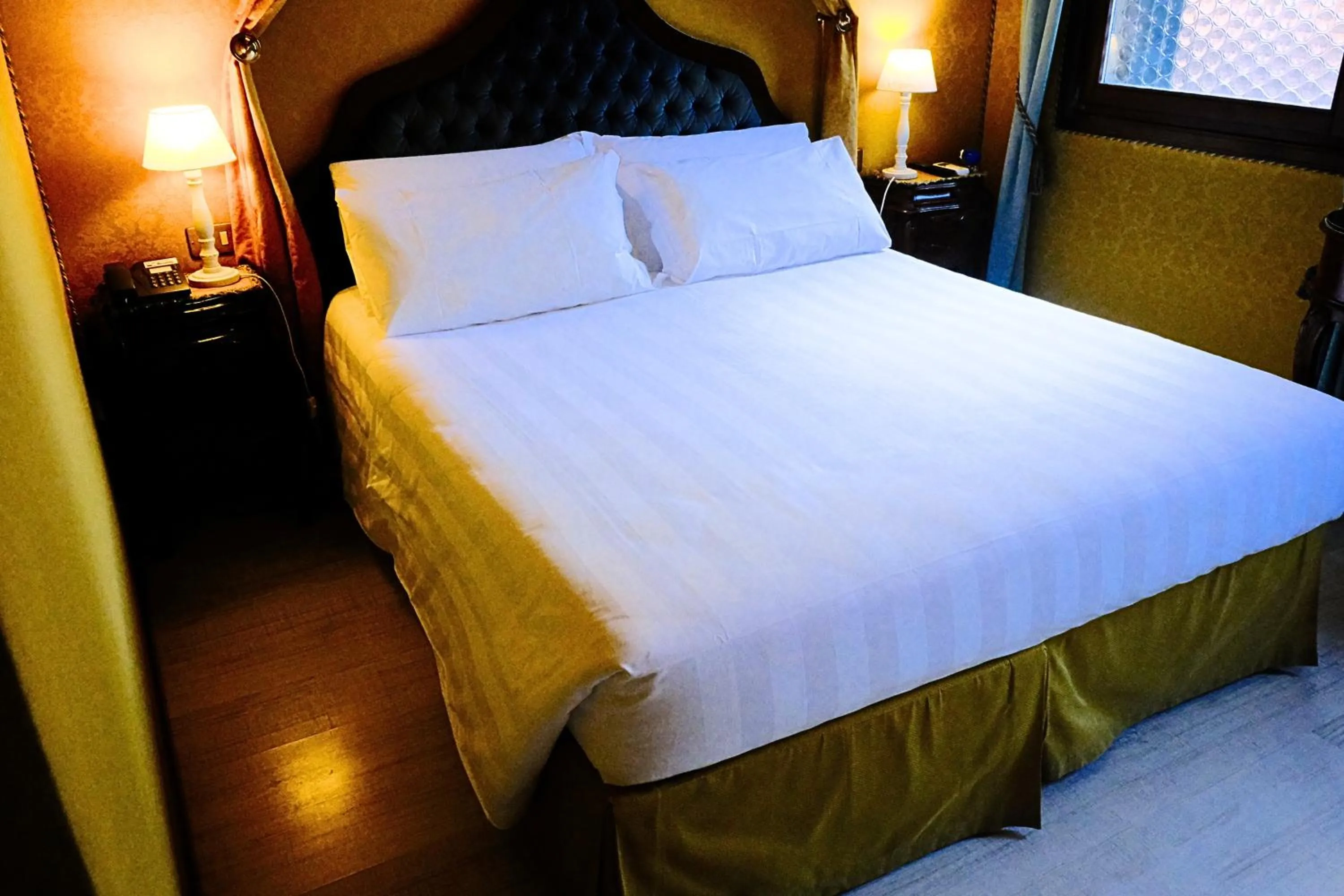 Bed in H O T E L S A N G A L L O l