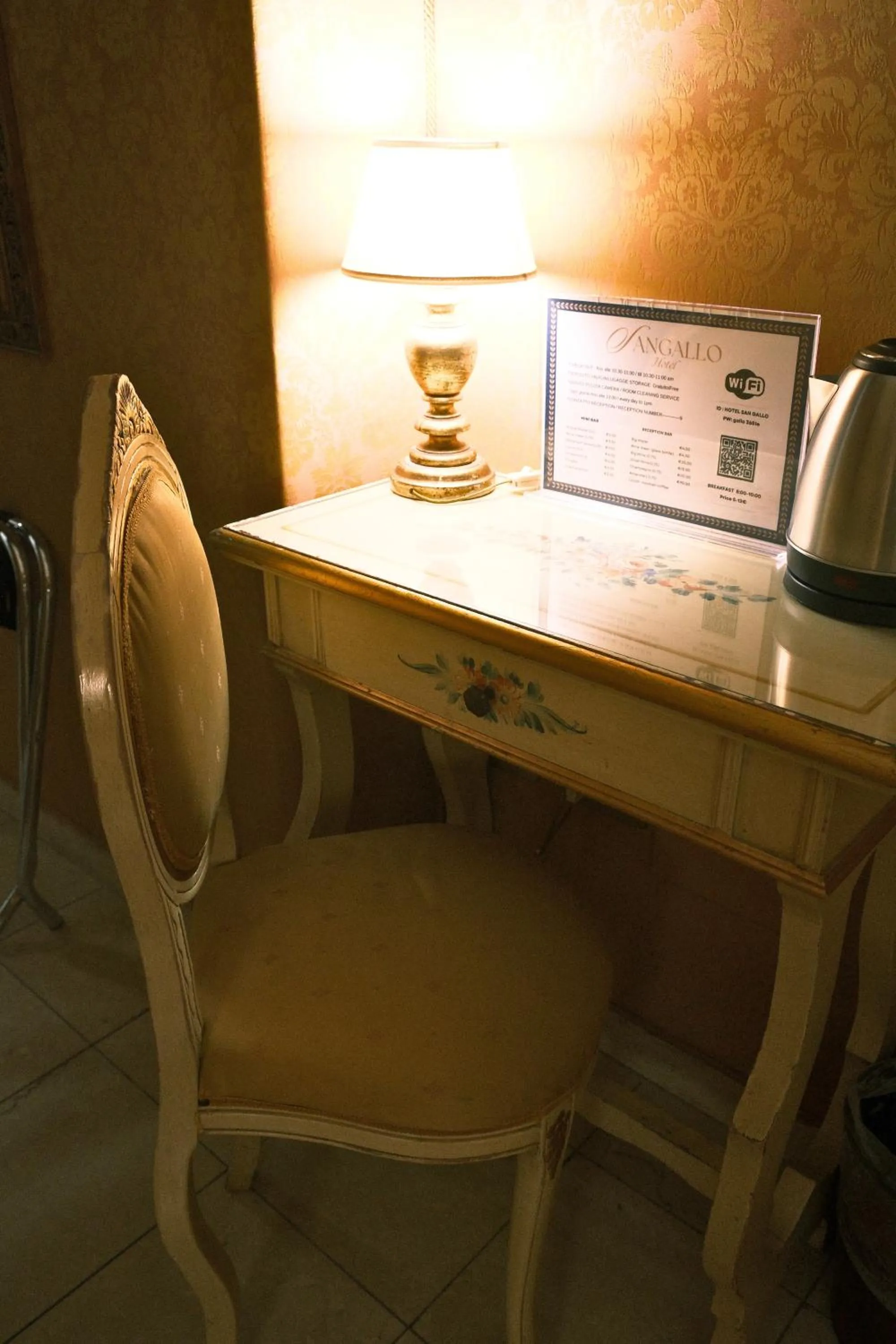 furniture in H O T E L S A N G A L L O l