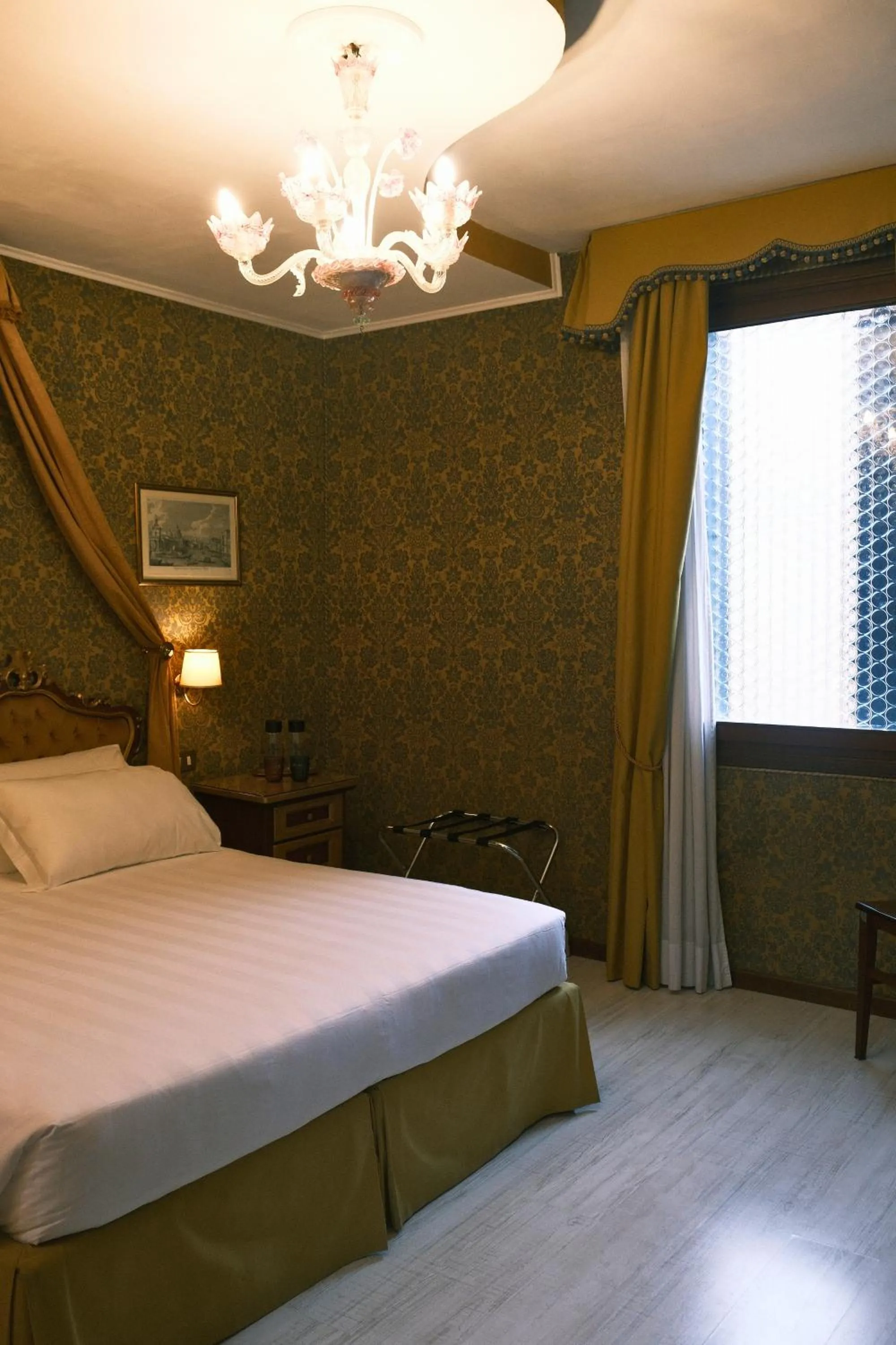 Photo of the whole room, Bed in H O T E L S A N G A L L O l