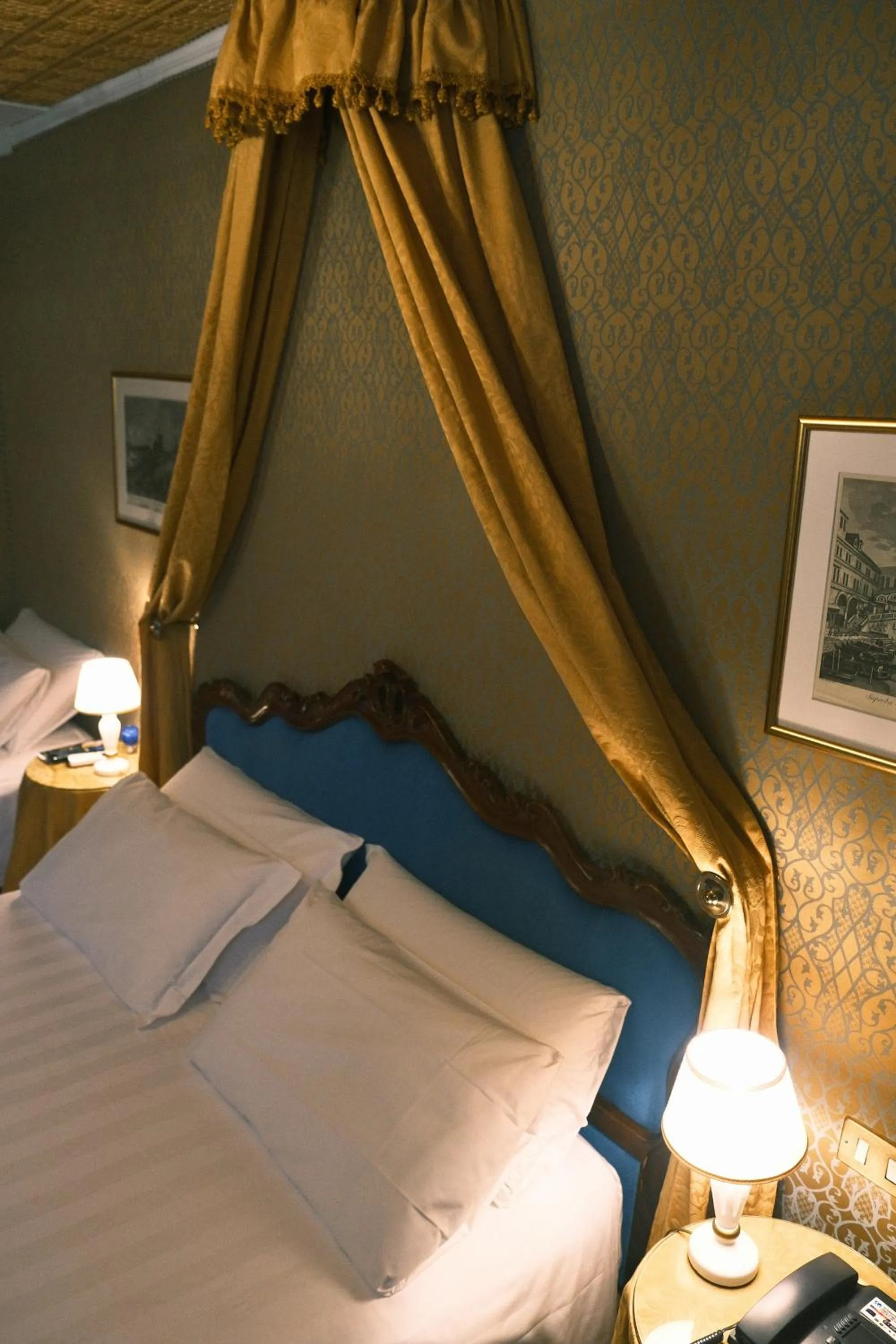 Bed in H O T E L S A N G A L L O l