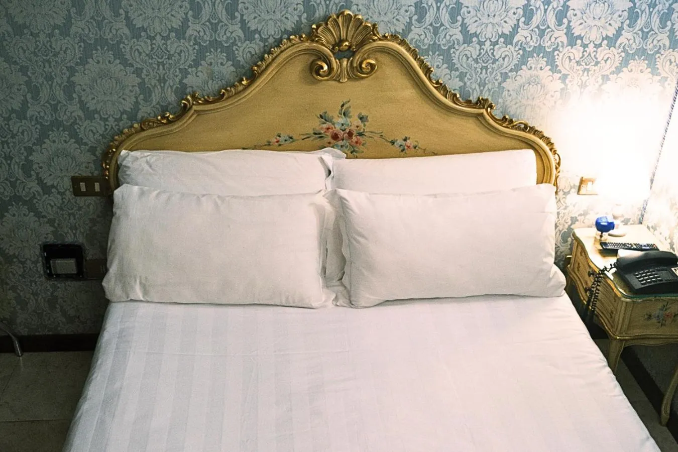 Bed in H O T E L S A N G A L L O l