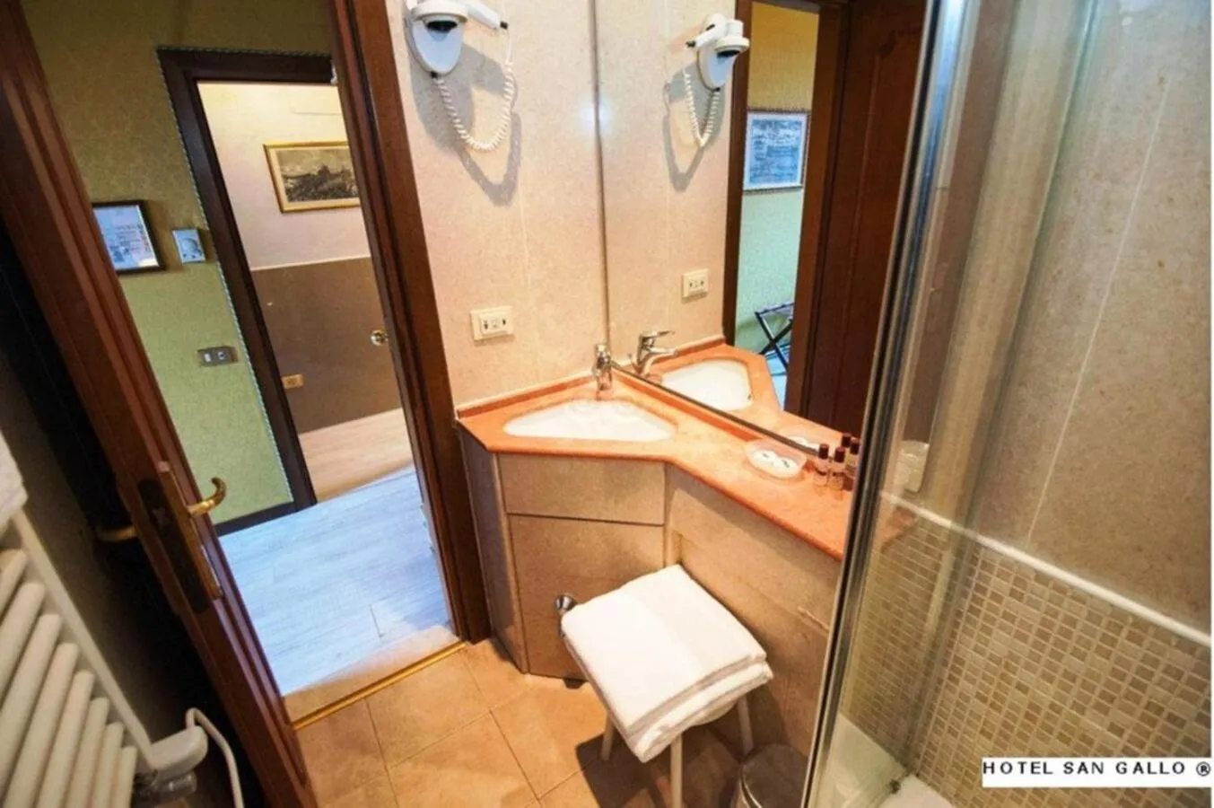 Bathroom in H O T E L S A N G A L L O l