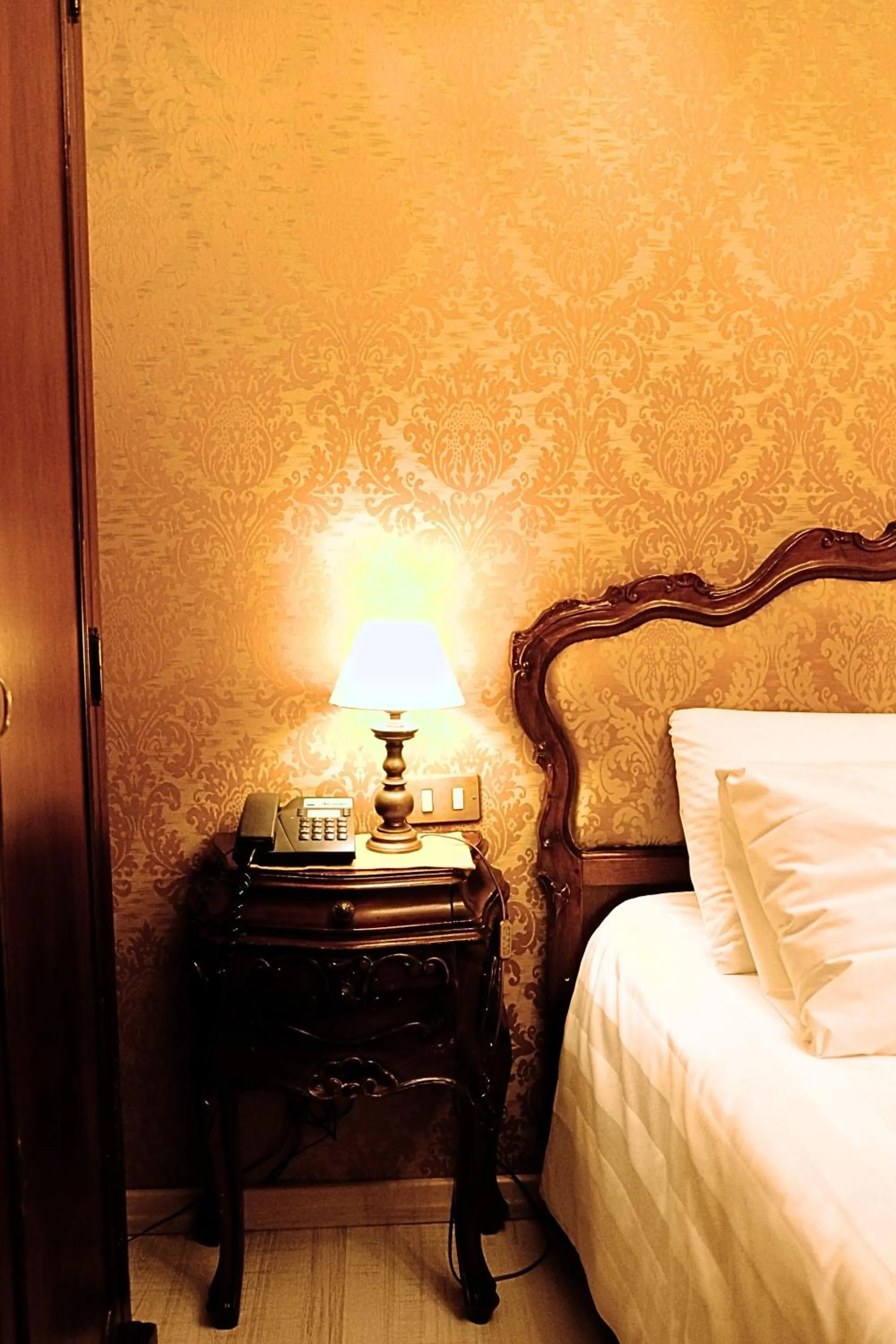 Decorative detail, Bed in H O T E L S A N G A L L O l