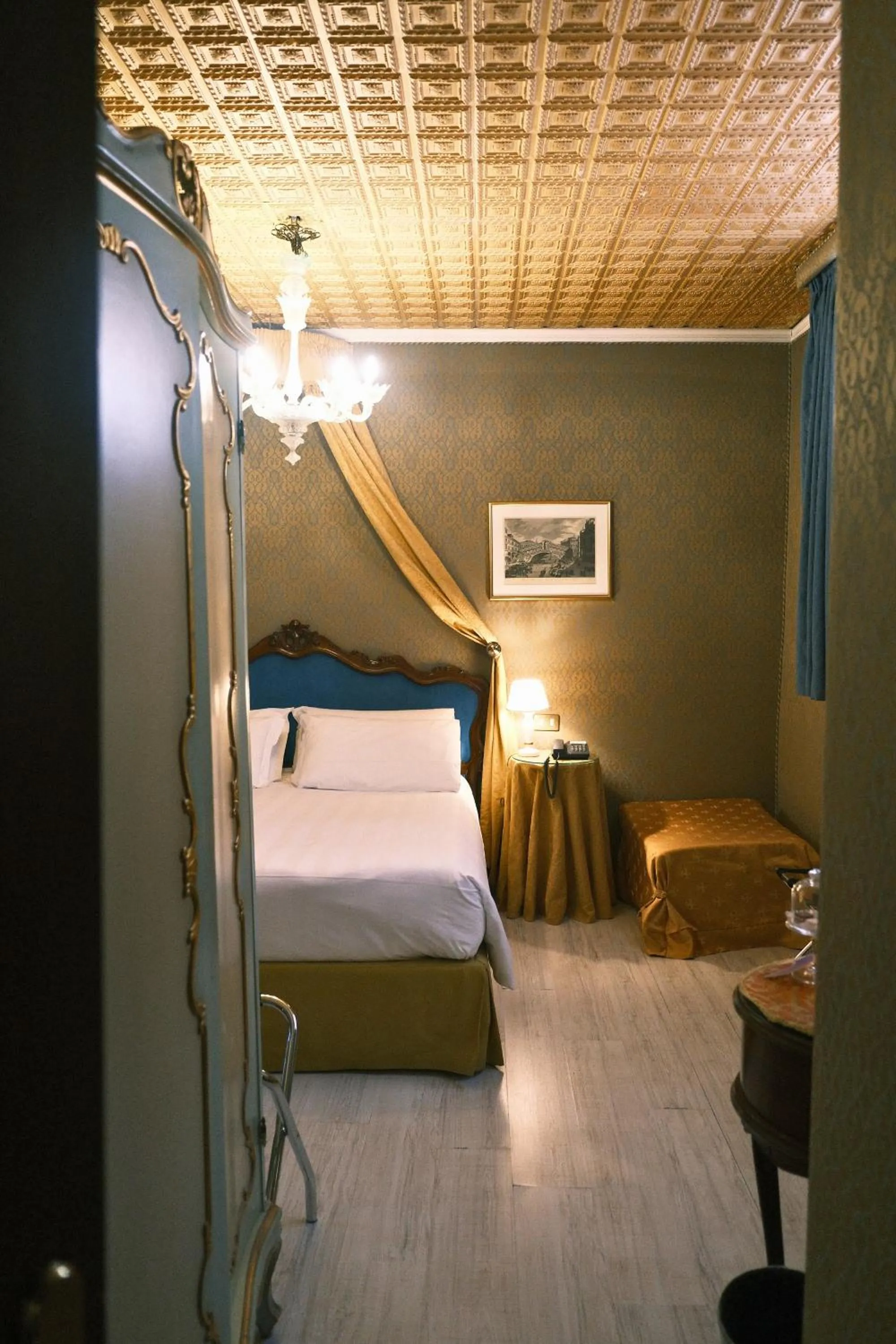 Photo of the whole room, Bed in H O T E L S A N G A L L O l