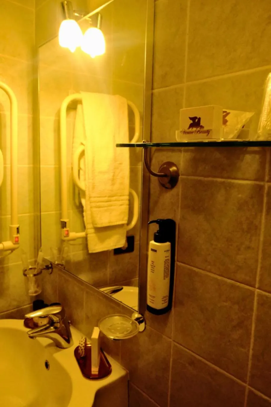 Bathroom in H O T E L S A N G A L L O l