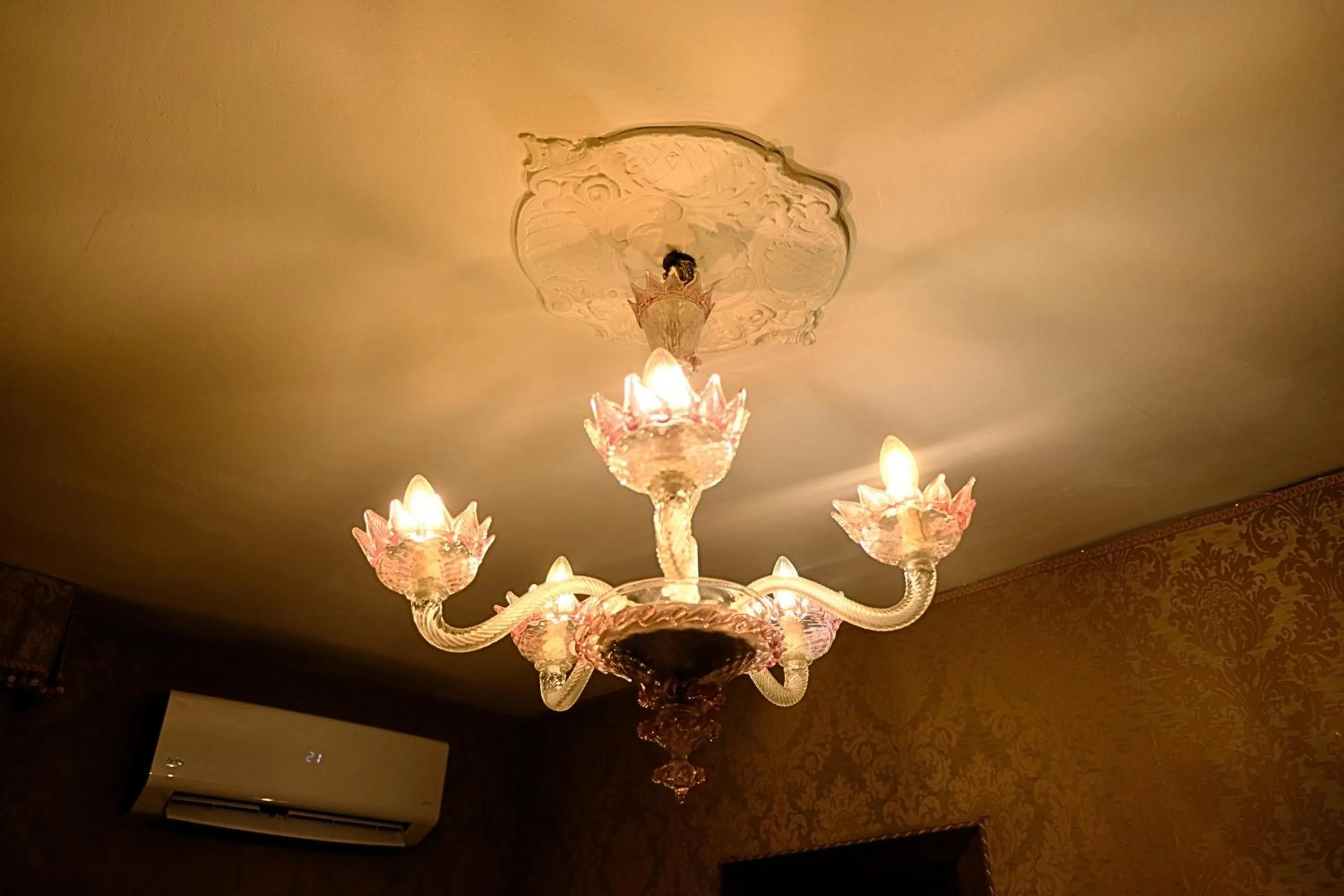 Decorative detail in H O T E L S A N G A L L O l