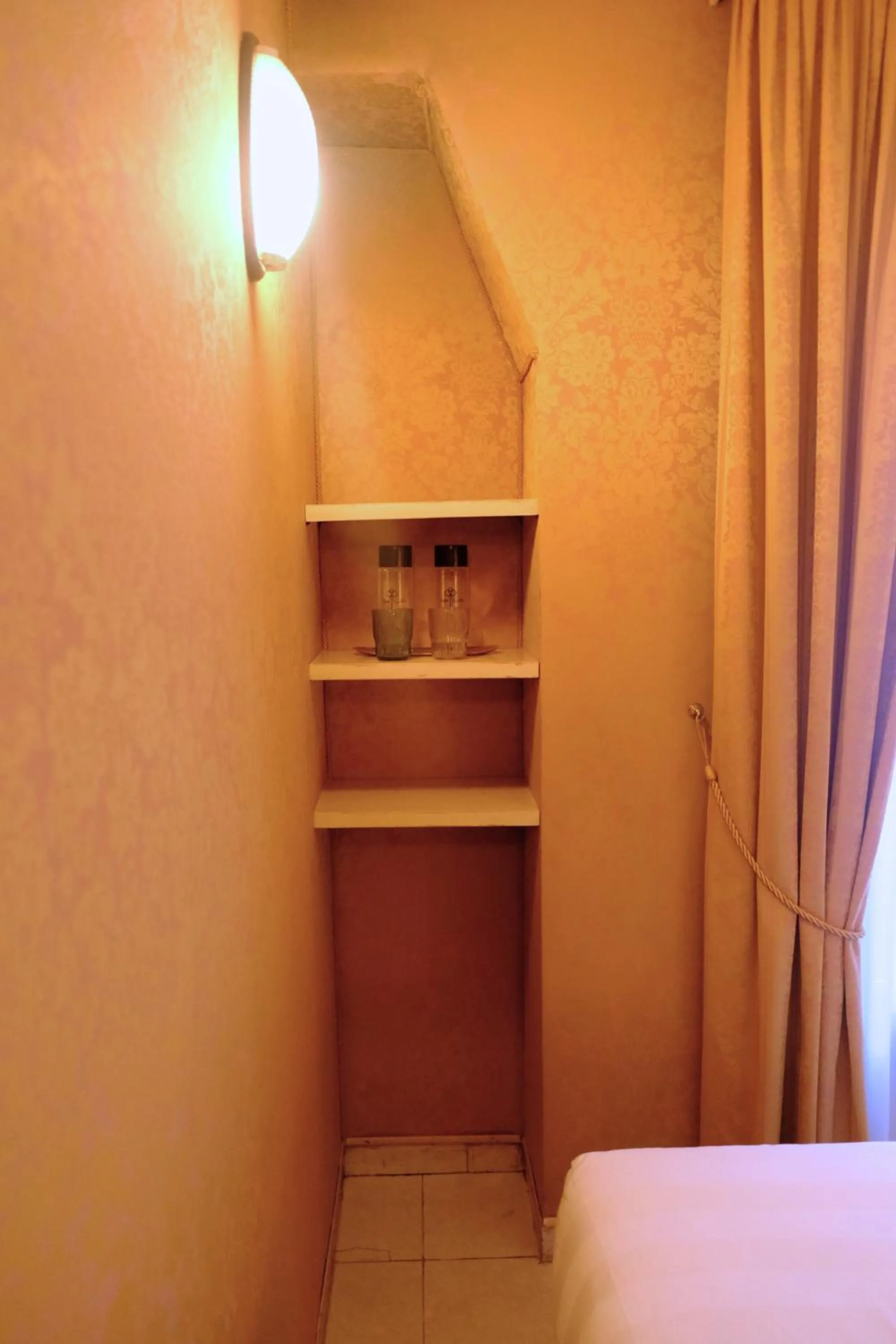 Drinks, Bed in H O T E L S A N G A L L O l