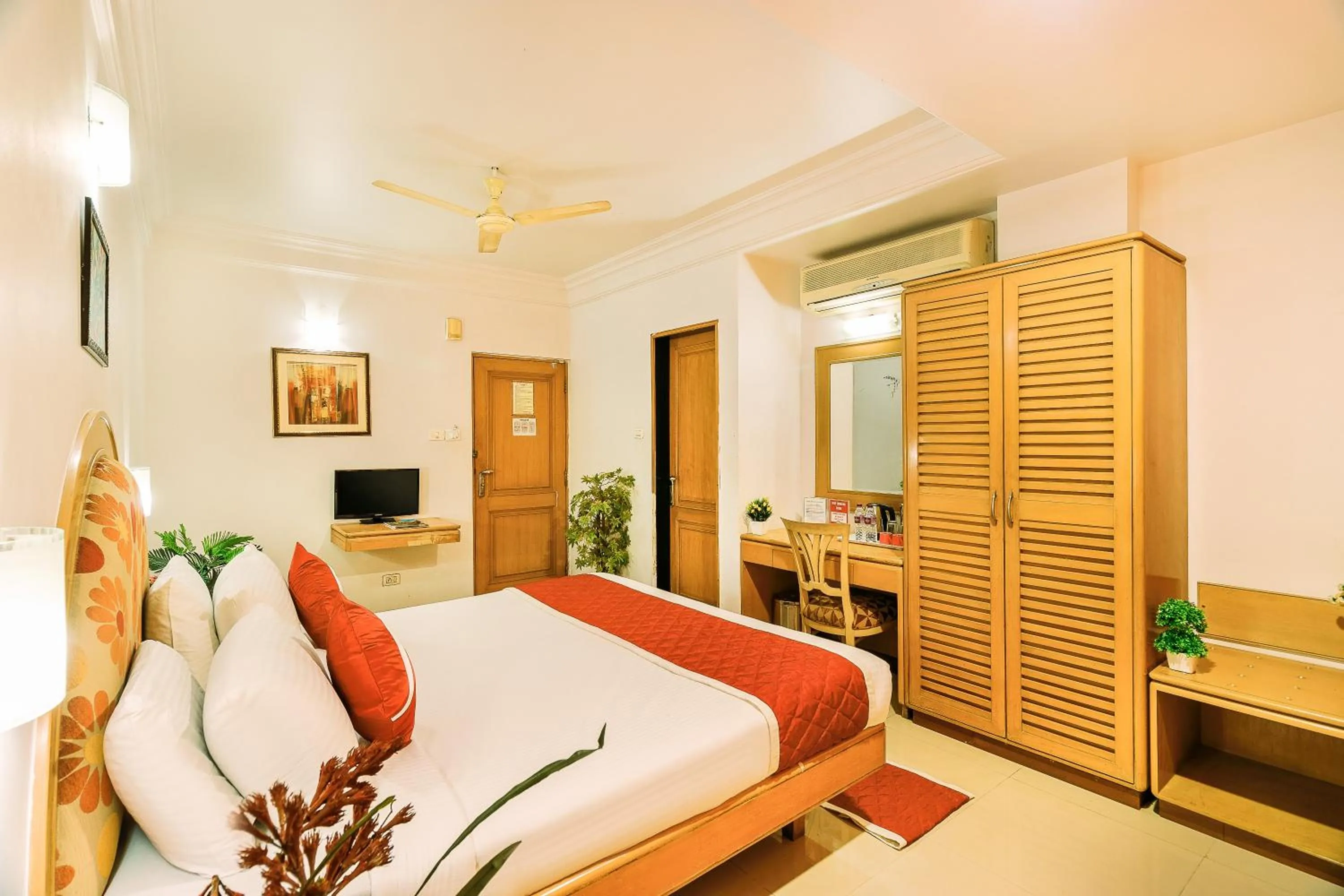 Photo of the whole room, Bed in Octave Crystal Heights