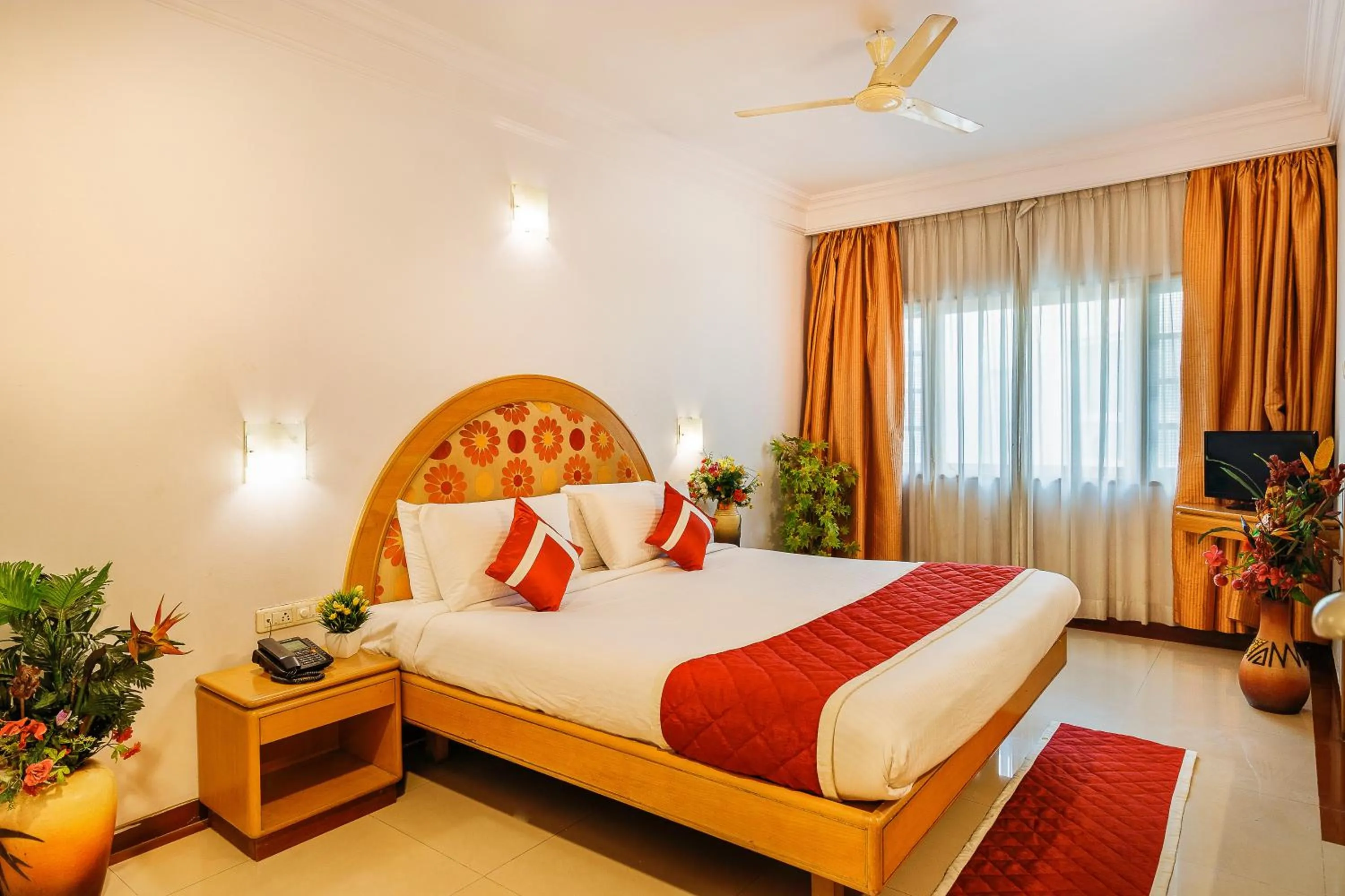 Photo of the whole room, Bed in Octave Crystal Heights