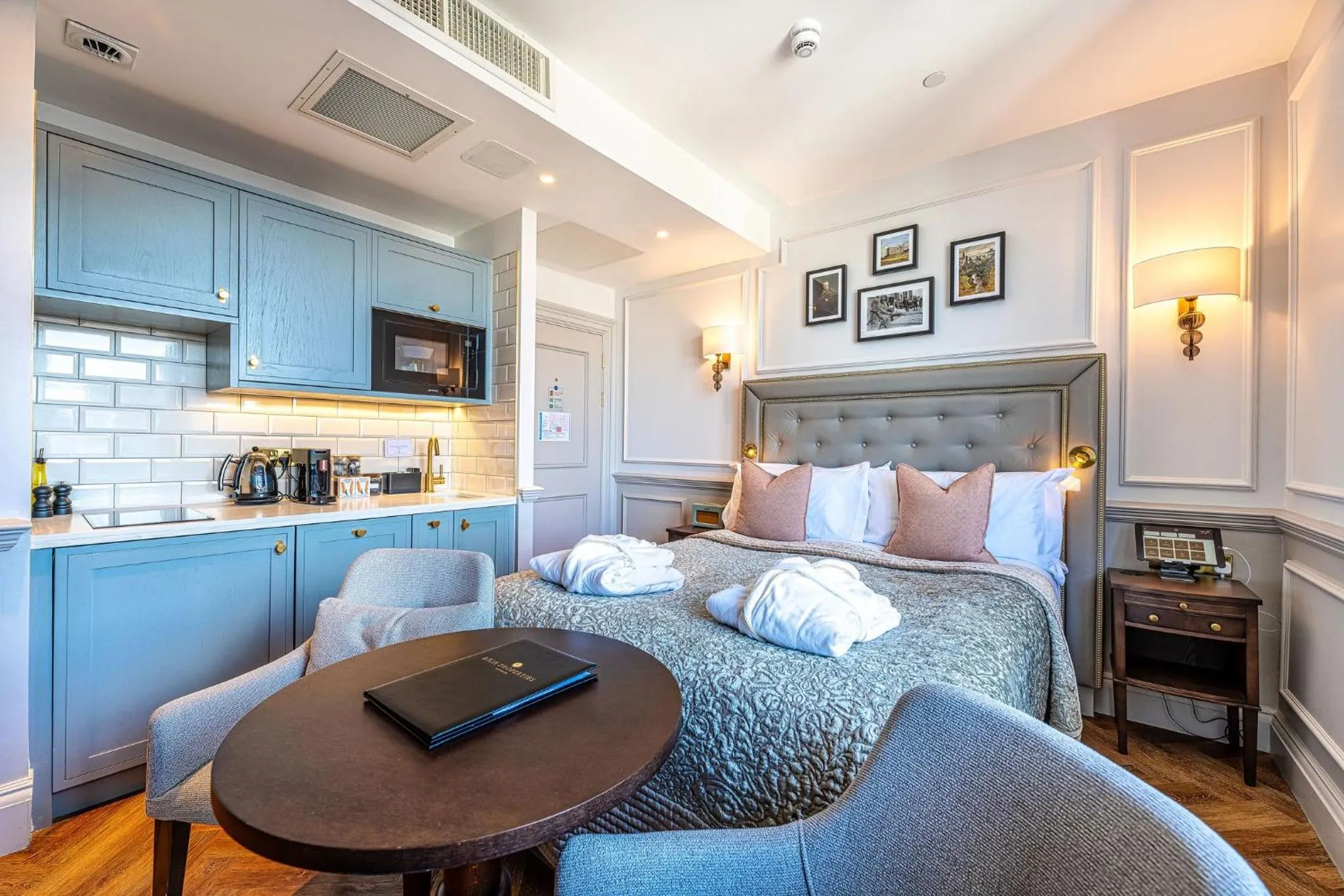 Bedroom, Bed in RÌGH Residences - George Street