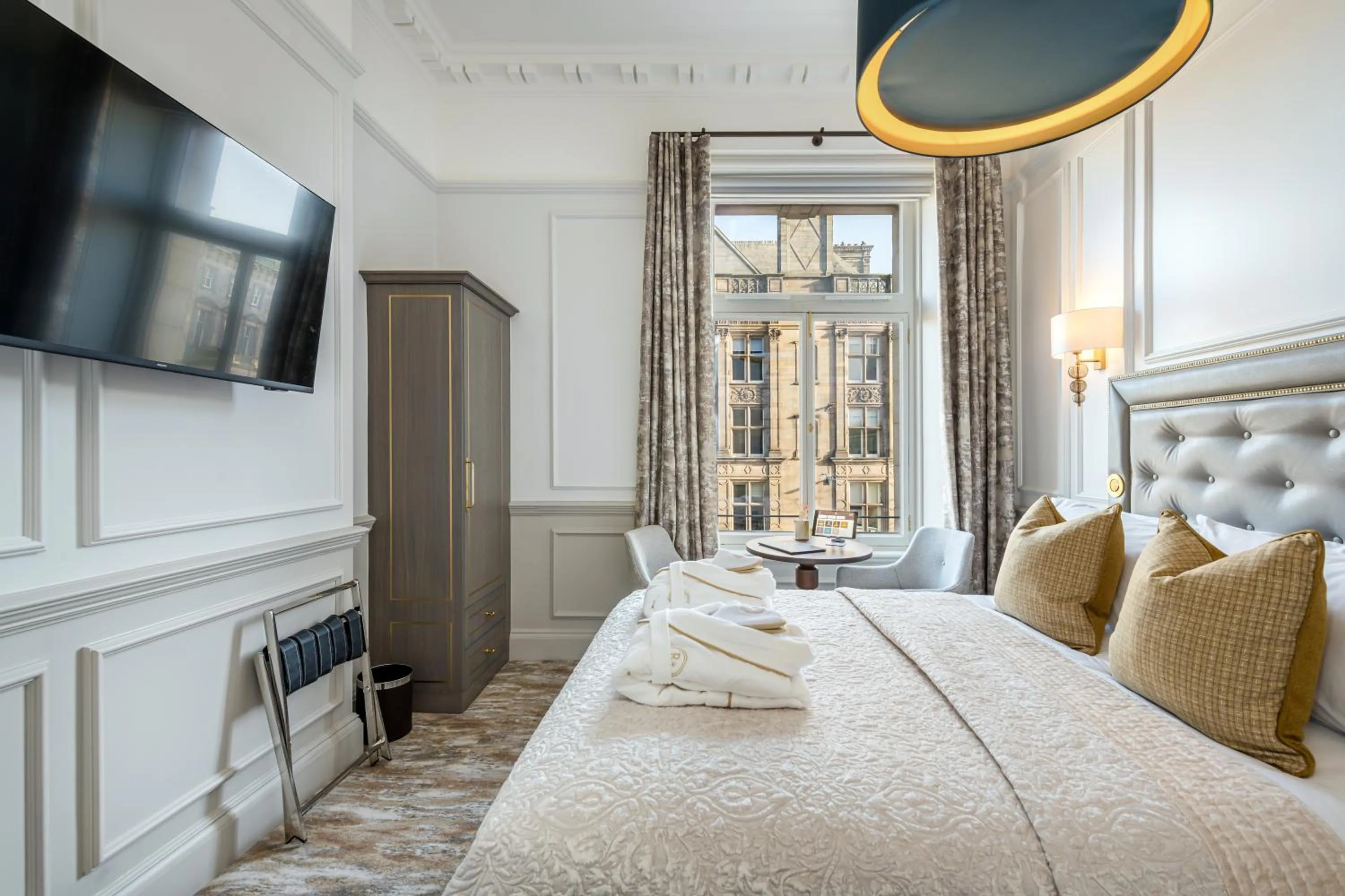 Bedroom, Bed in RÌGH Residences - George Street