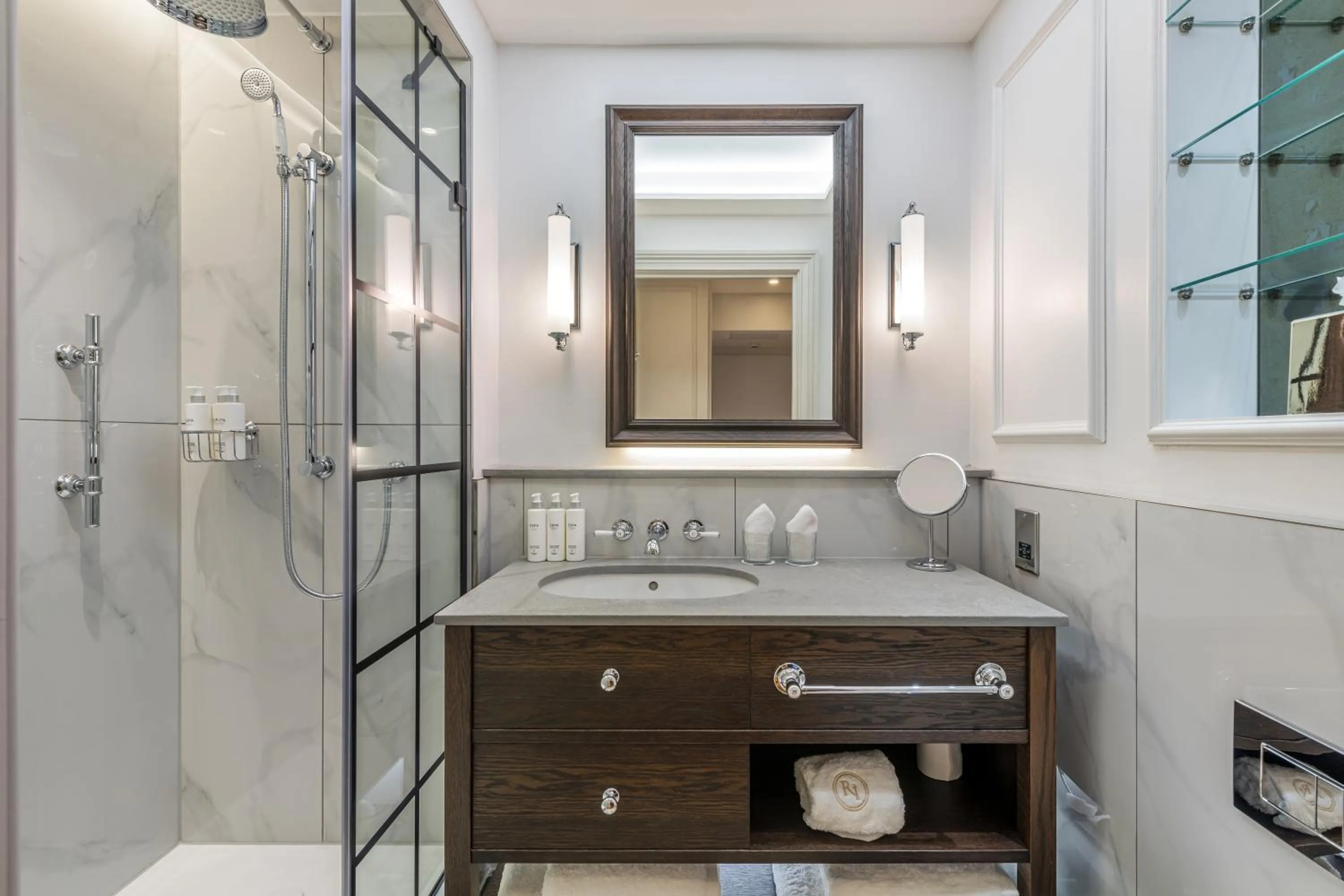 Bathroom in RÌGH Residences - George Street