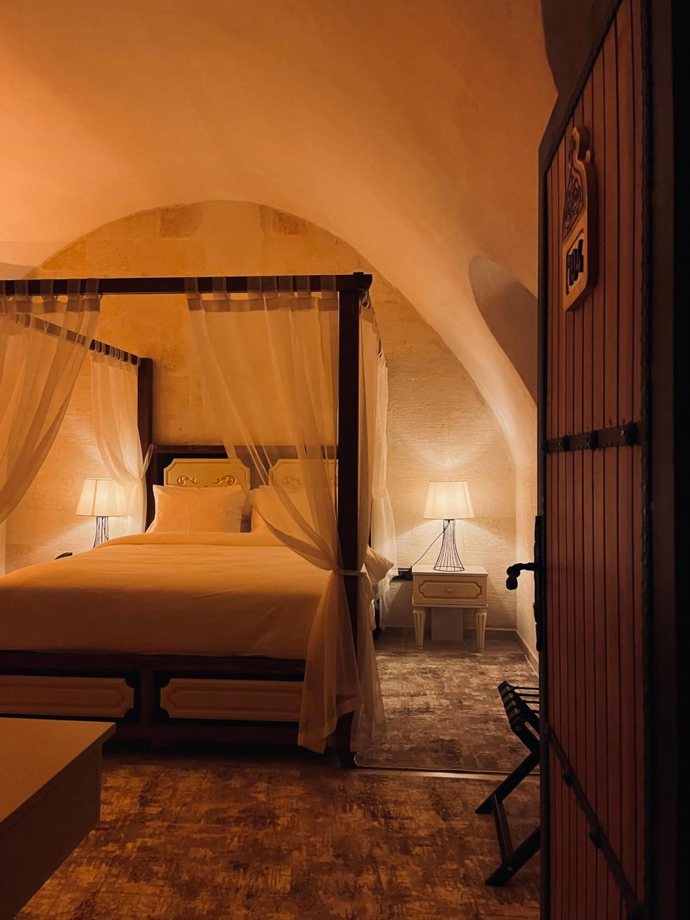 Photo of the whole room, Bed in Kasri Mezopotamya