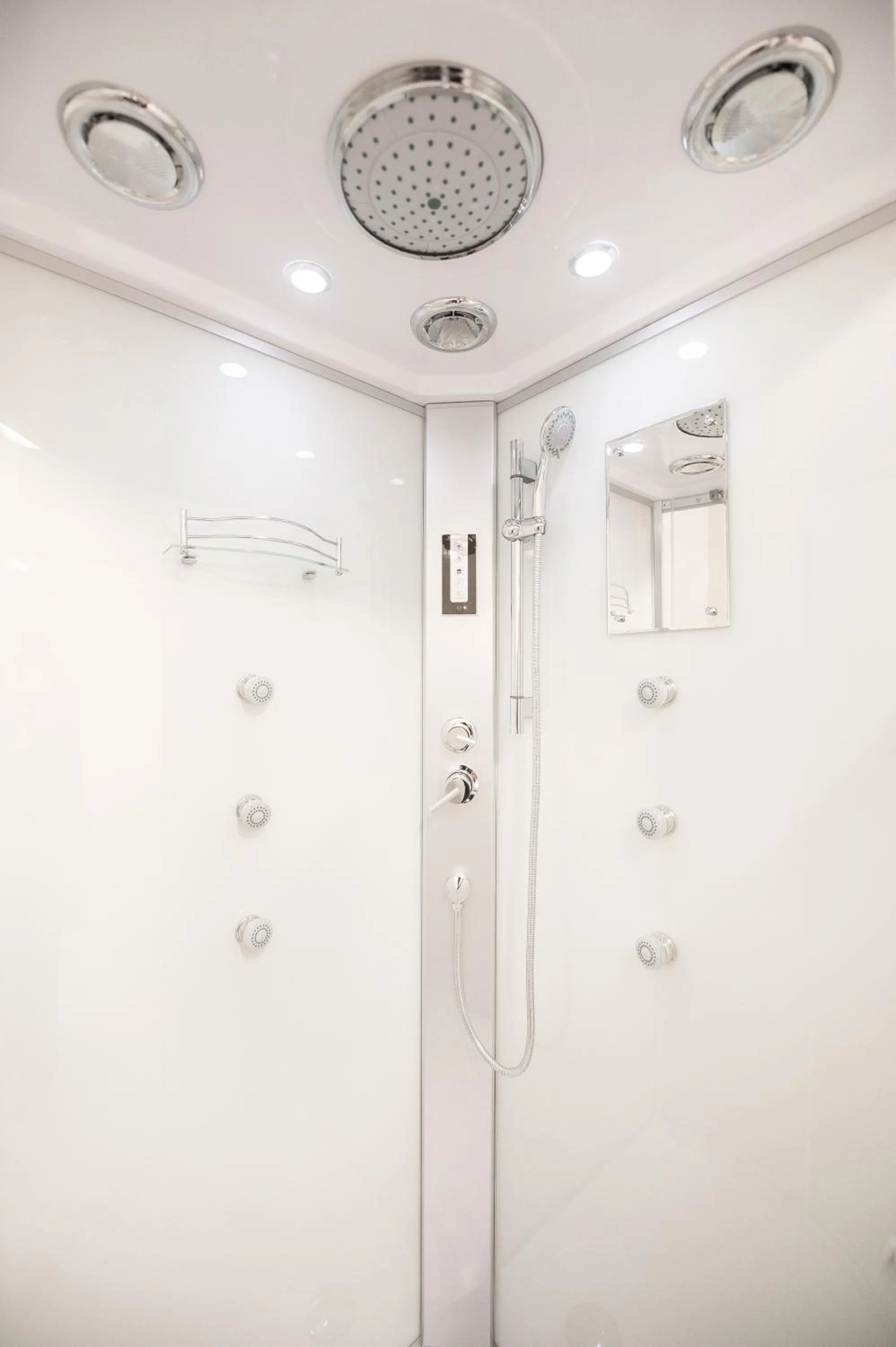 Shower in Strozzi Palace Hotel