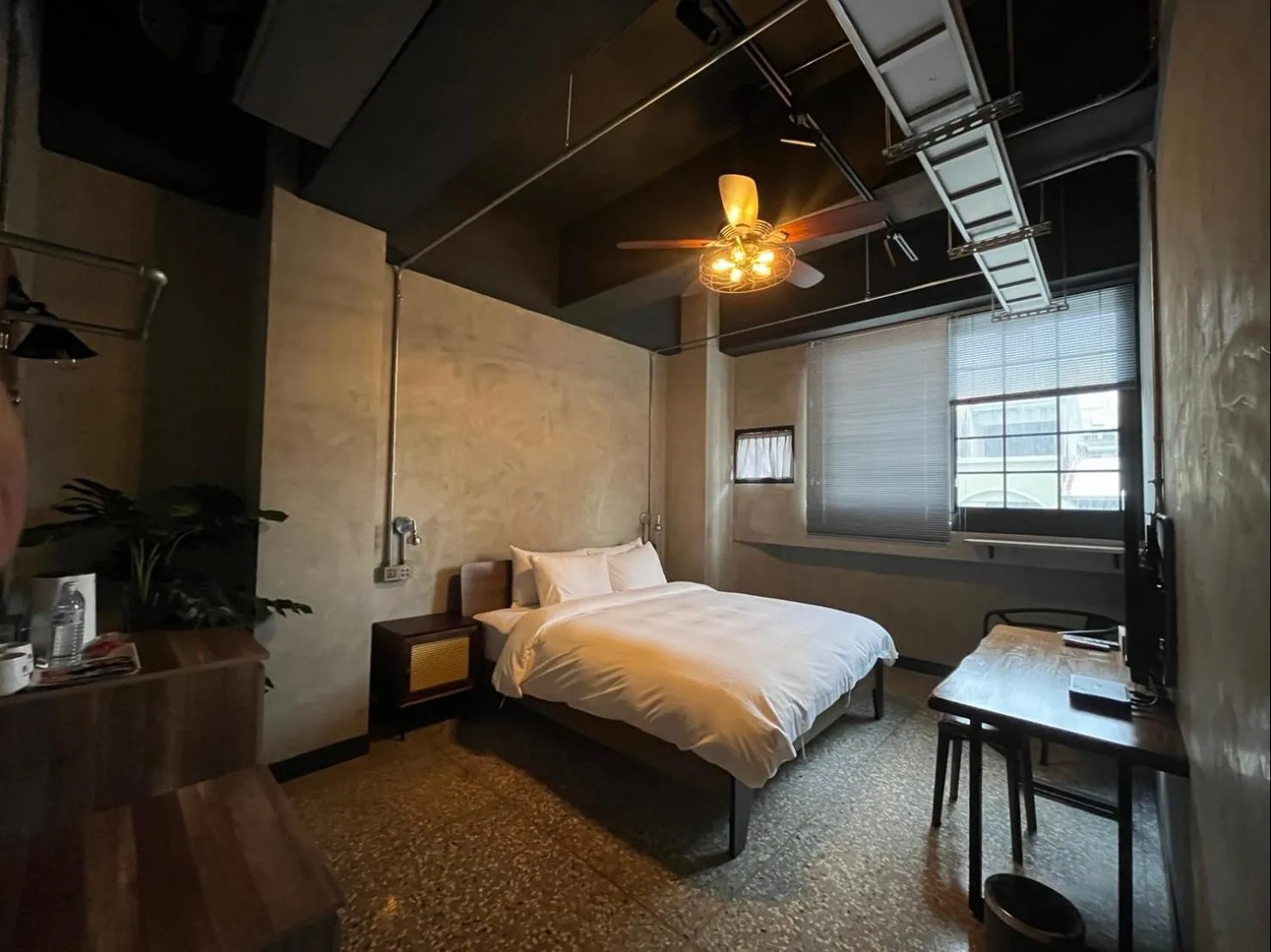 Photo of the whole room, Bed in The Retro Tai-Pan