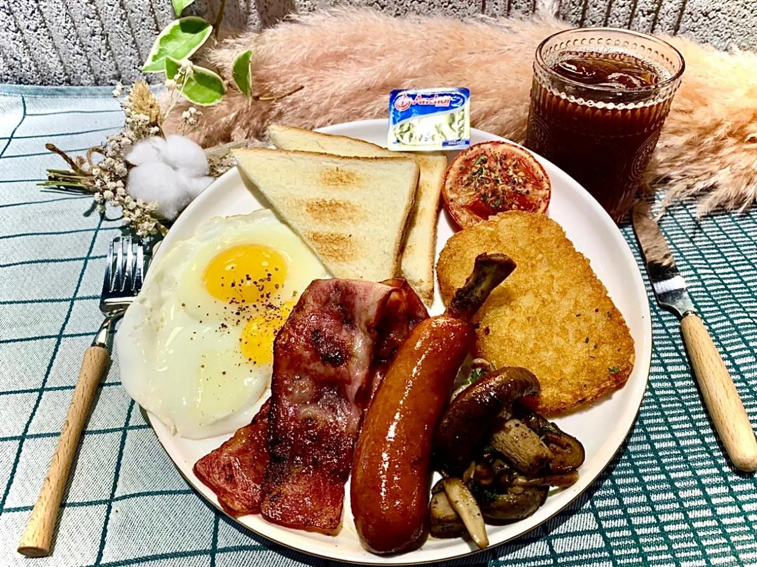 Breakfast in The Retro Tai-Pan