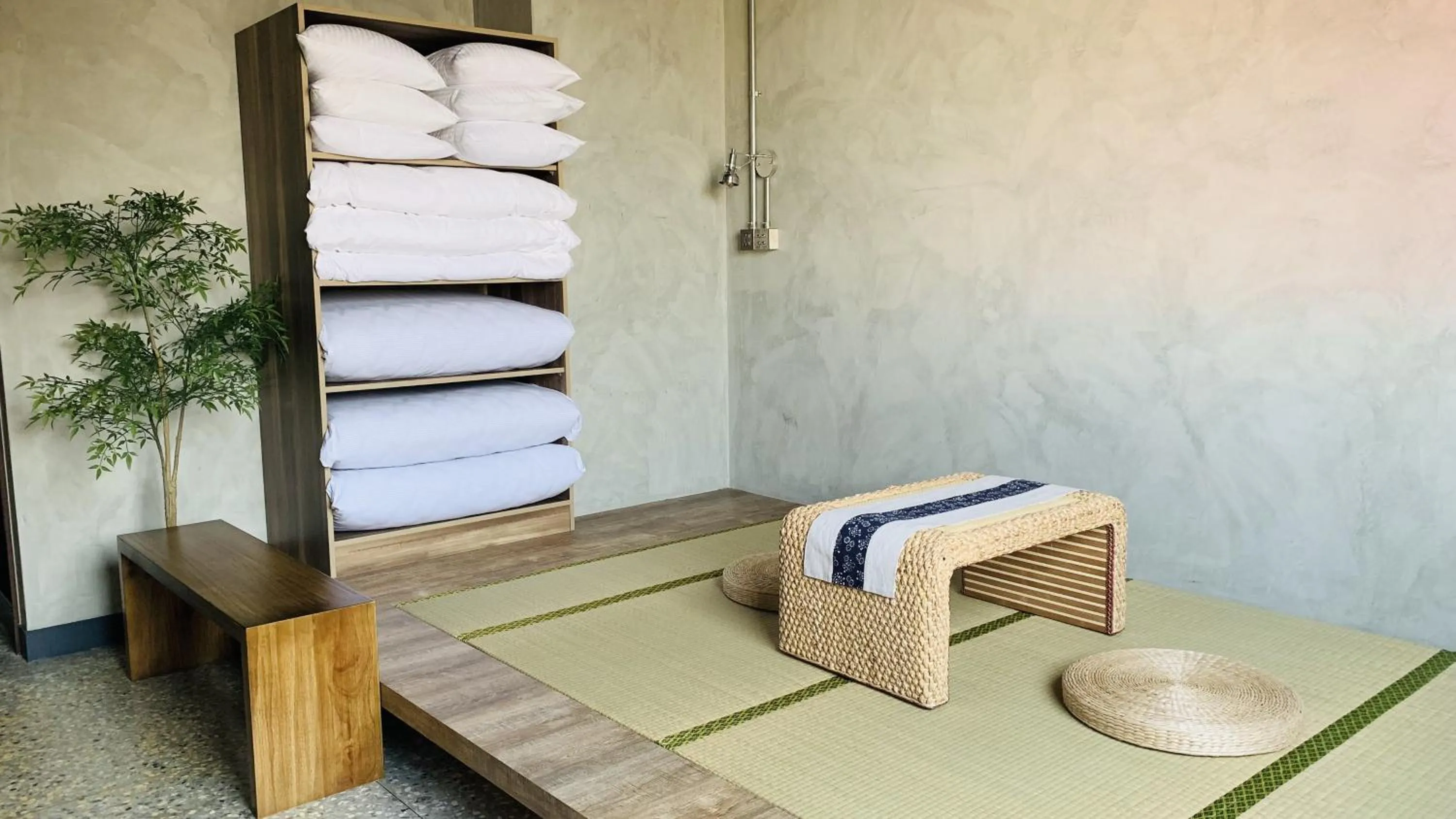 Bed in The Retro Tai-Pan