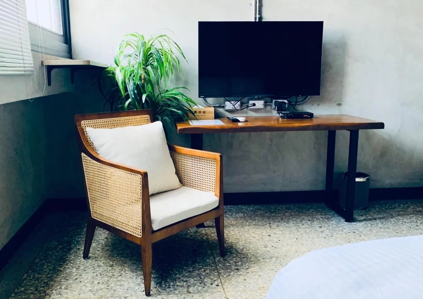 Decorative detail in The Retro Tai-Pan