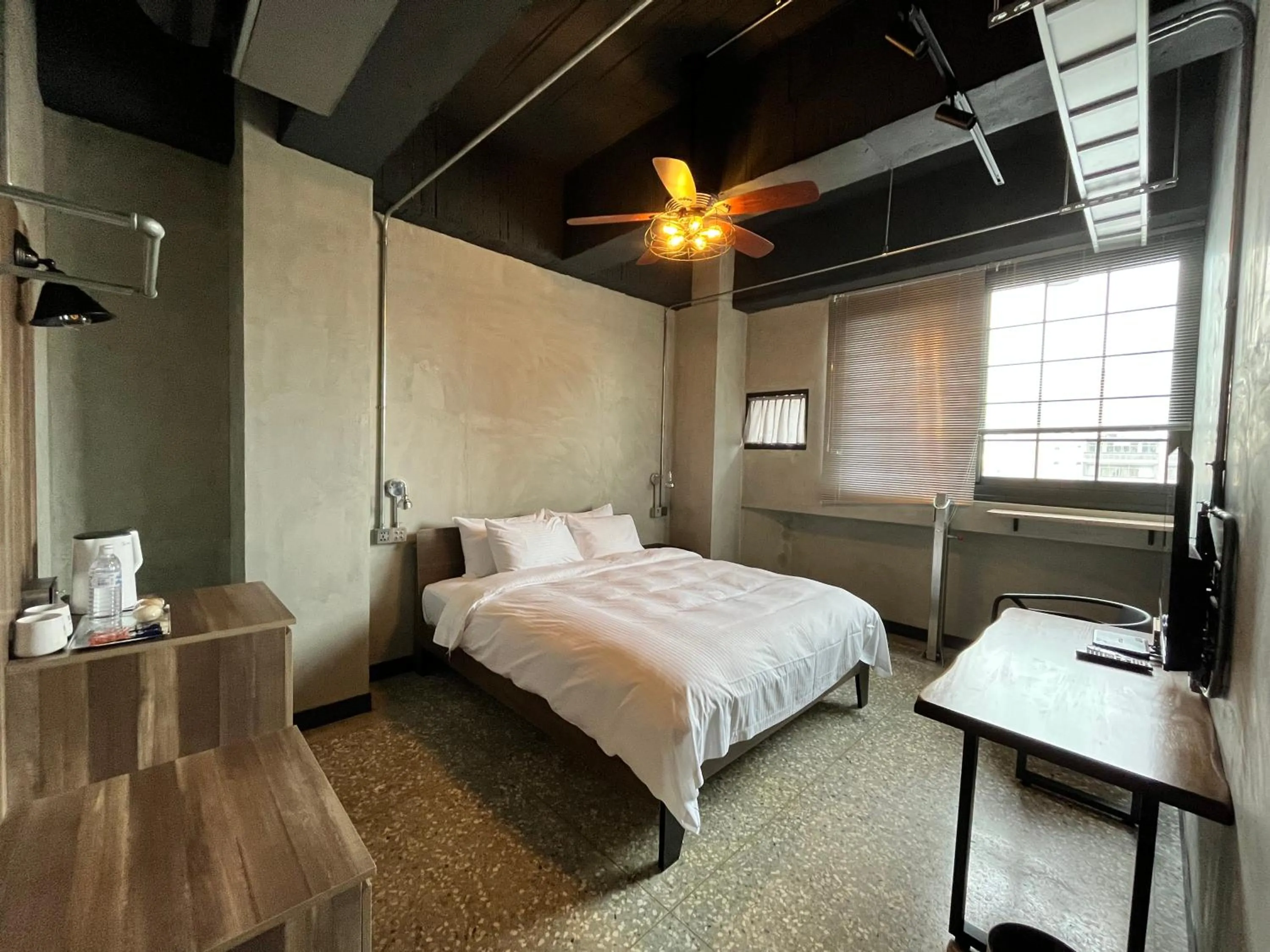 Bed in The Retro Tai-Pan