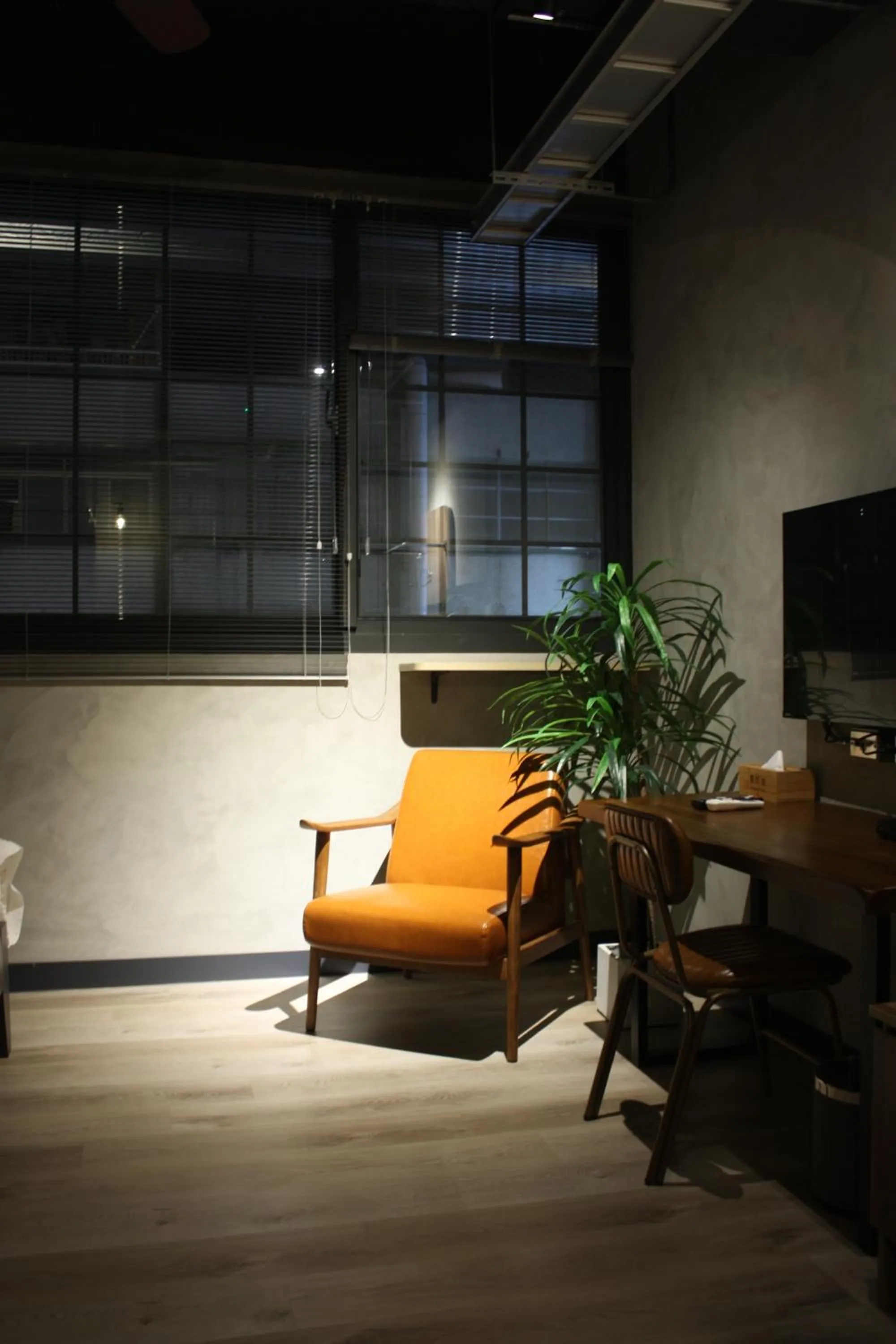 Decorative detail in The Retro Tai-Pan