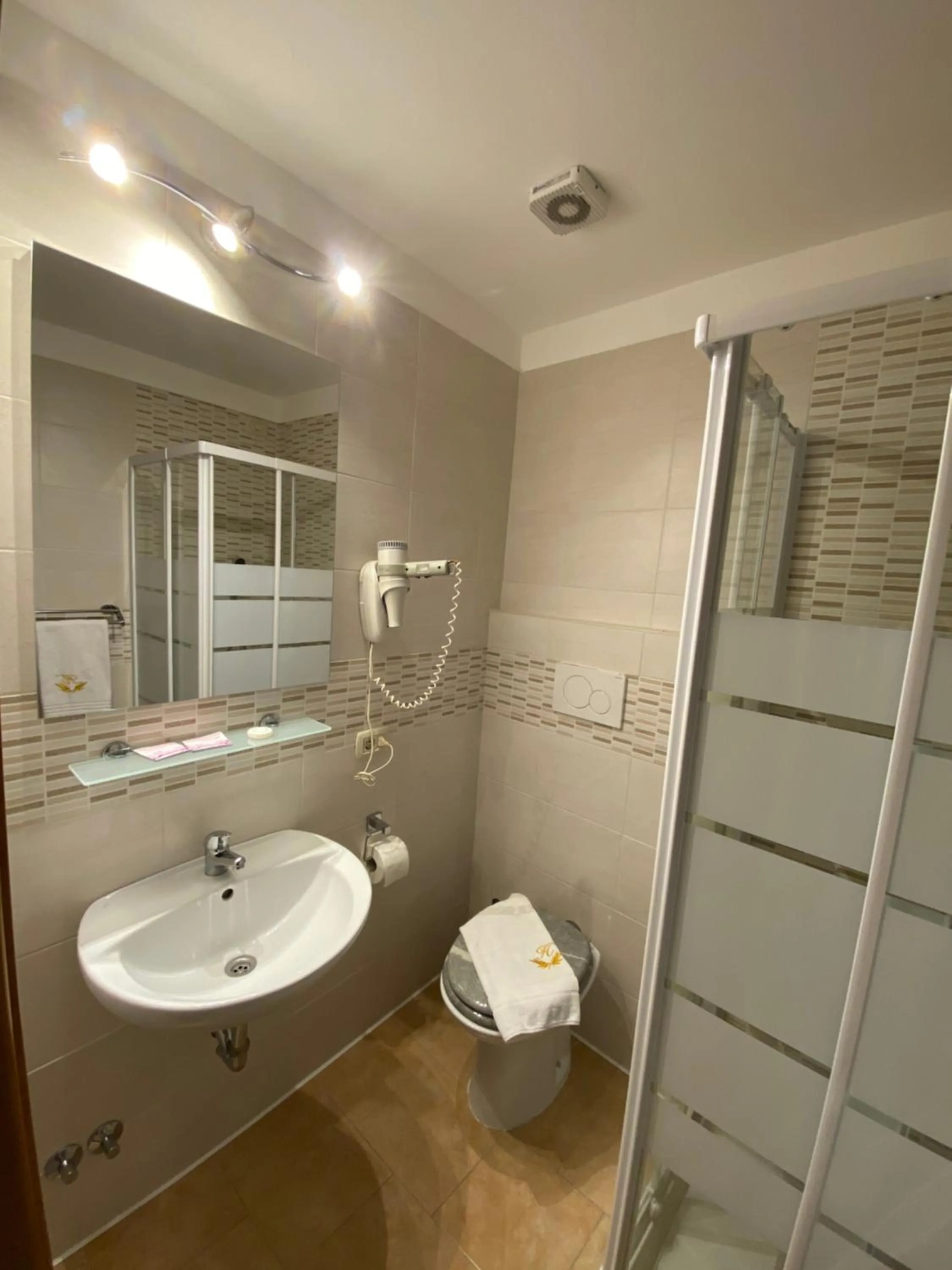 Bathroom in Hotel Atena