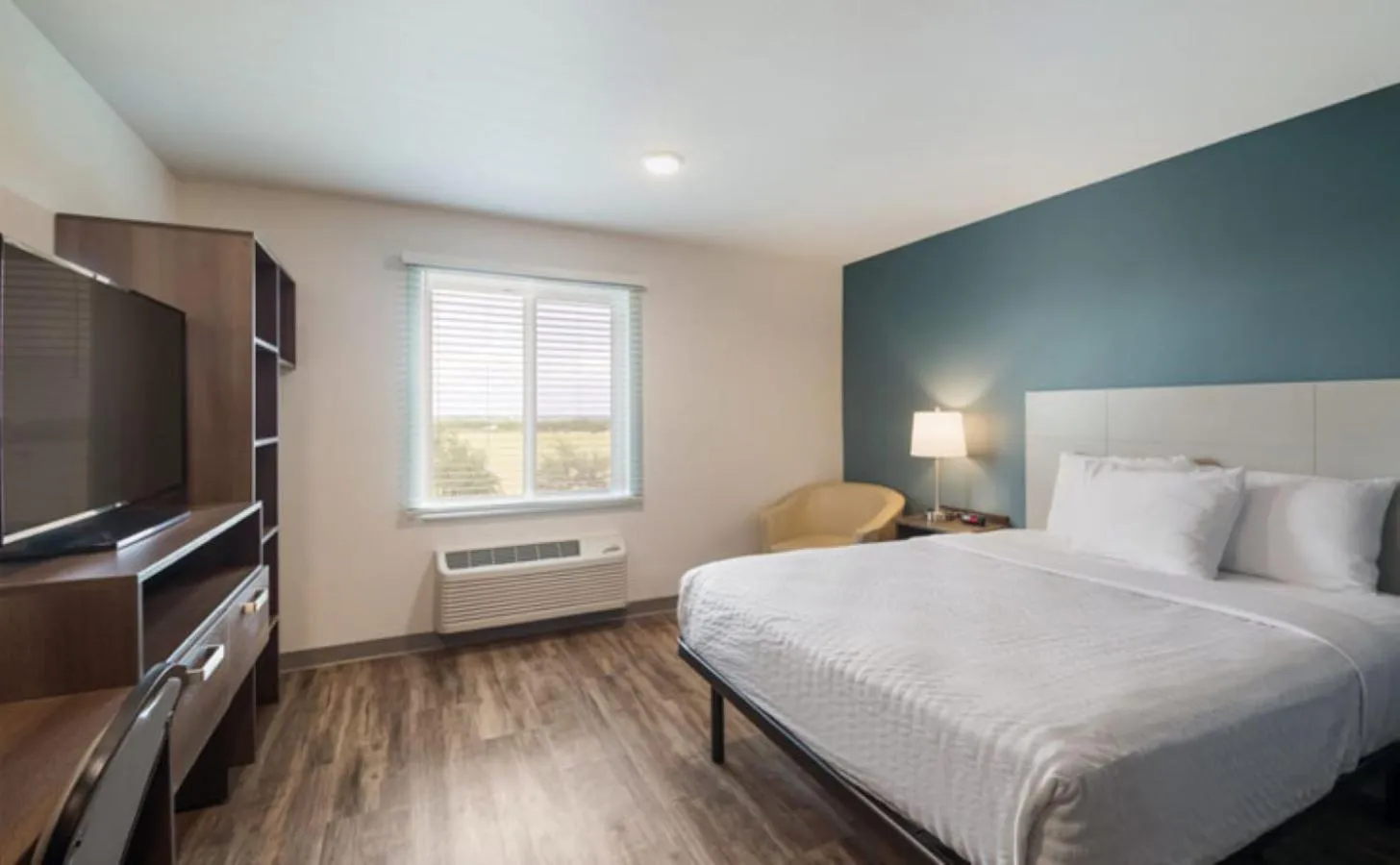 Photo of the whole room, Bed in WoodSpring Suites Cedar Park - Austin North