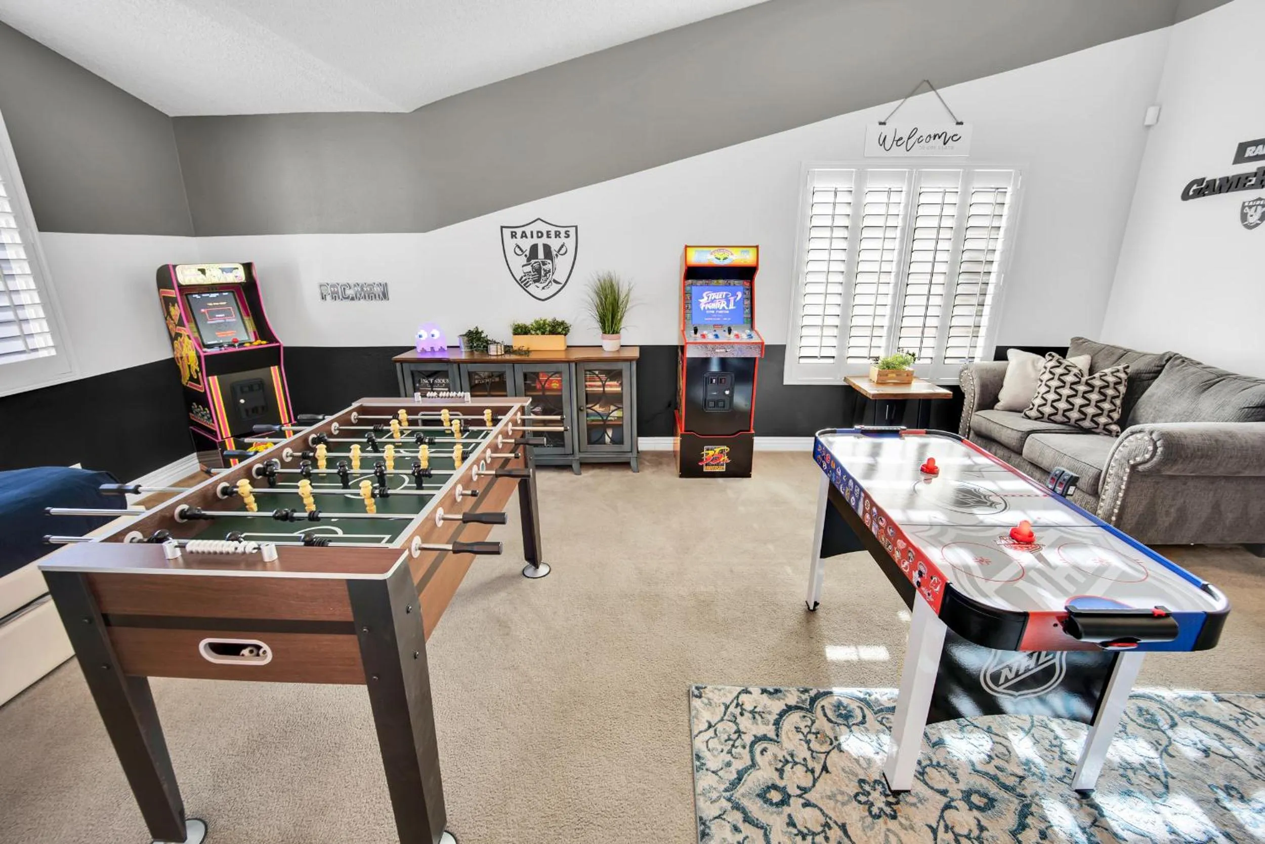 Game Room in Sports Themed--Automated King Bed--Family Friendly--5 miles to Strip