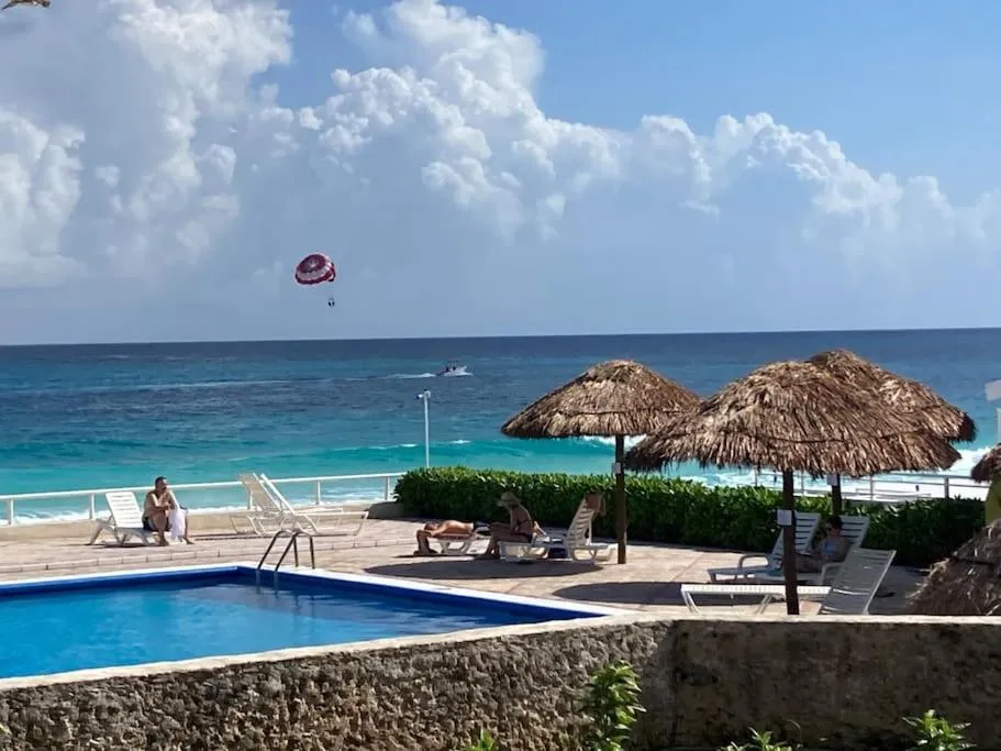 Sea view in Cancun Oceanfront, Entire Apartment
