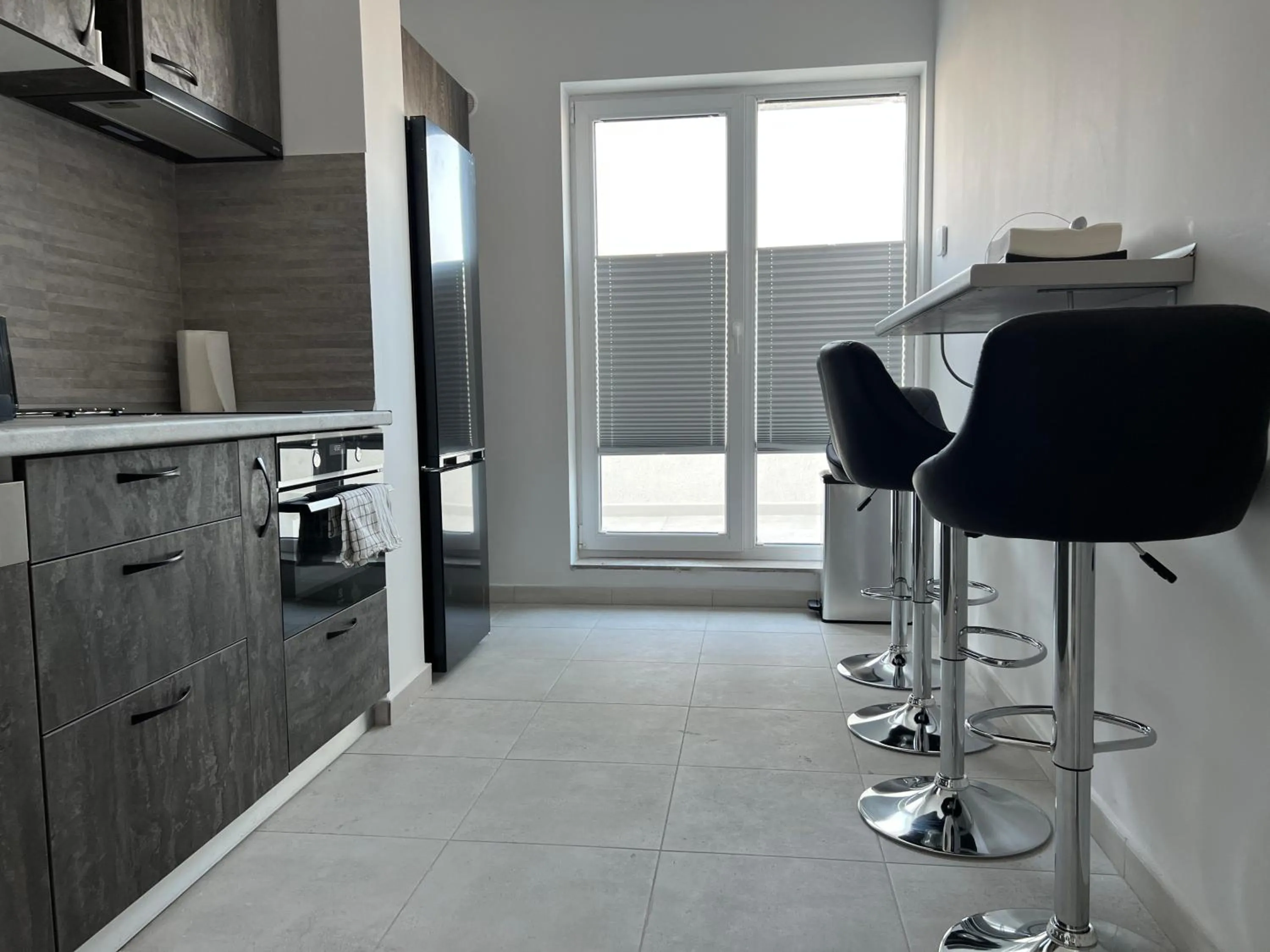 kitchen in Stunning 2-Room Penthouse with Lakeview W11