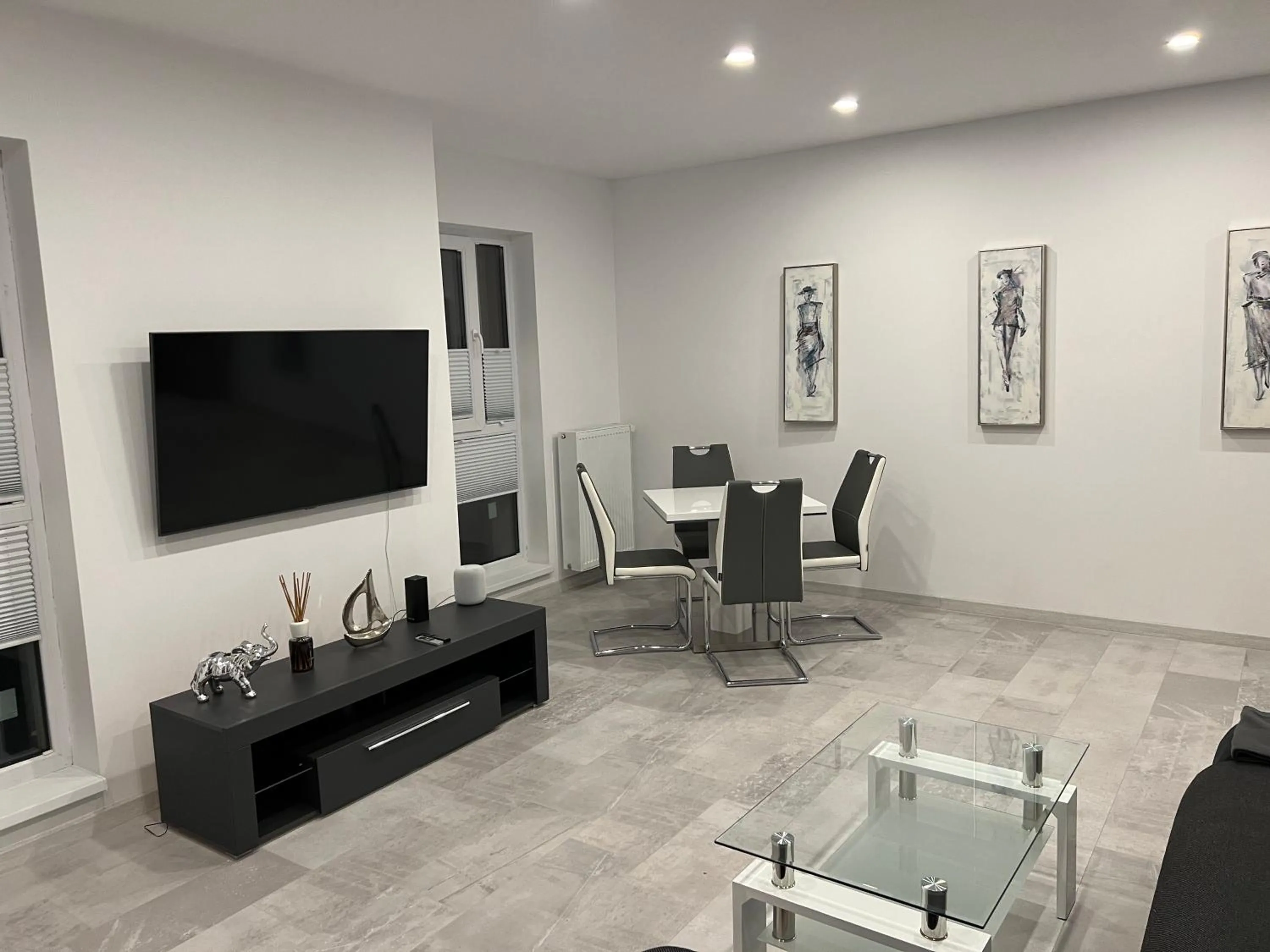 Food in Stunning 2-Room Penthouse with Lakeview W11