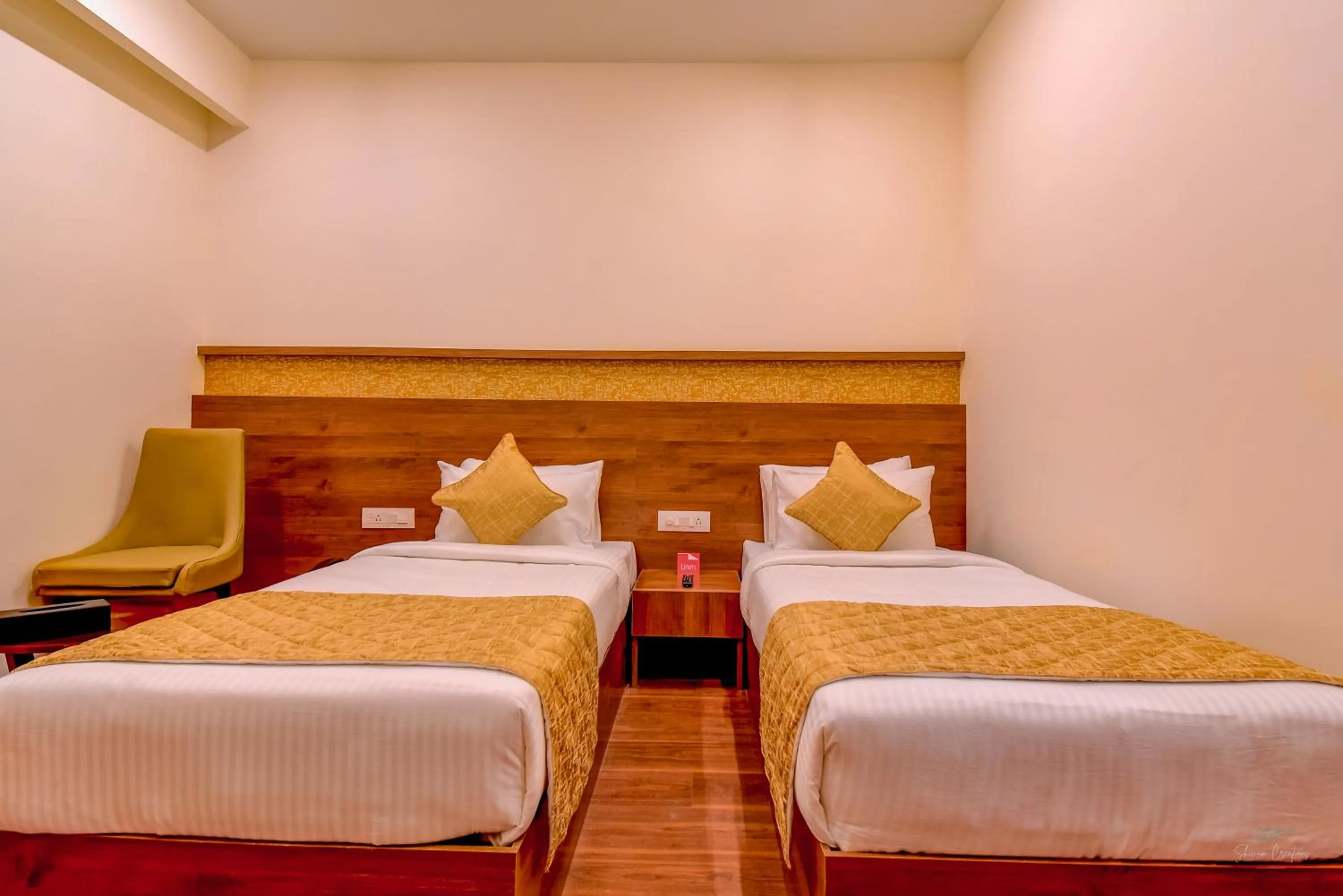 Bedroom, Bed in Zip By Spree Hotels Brookefield