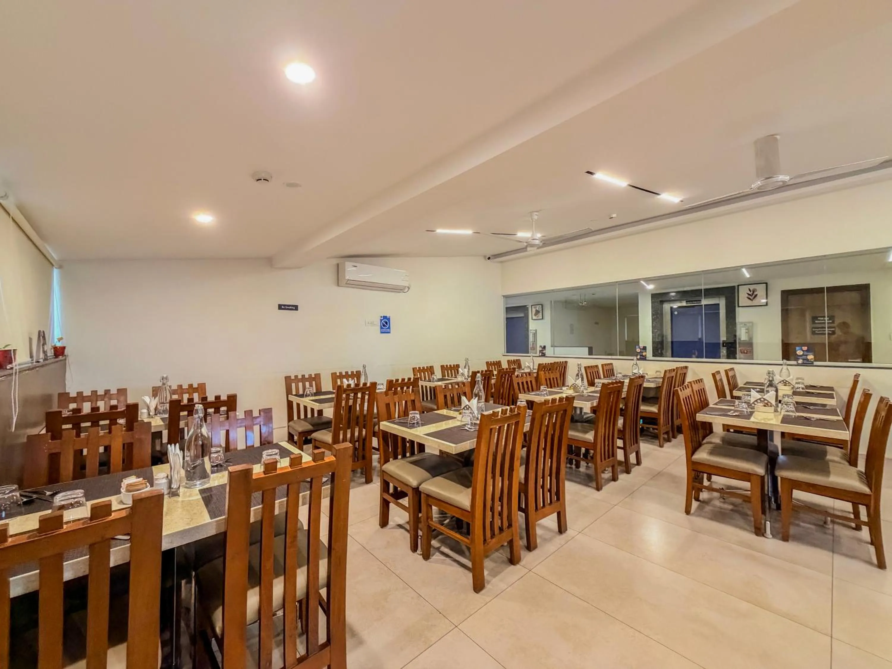 Restaurant/places to eat in Zip By Spree Hotels Brookefield