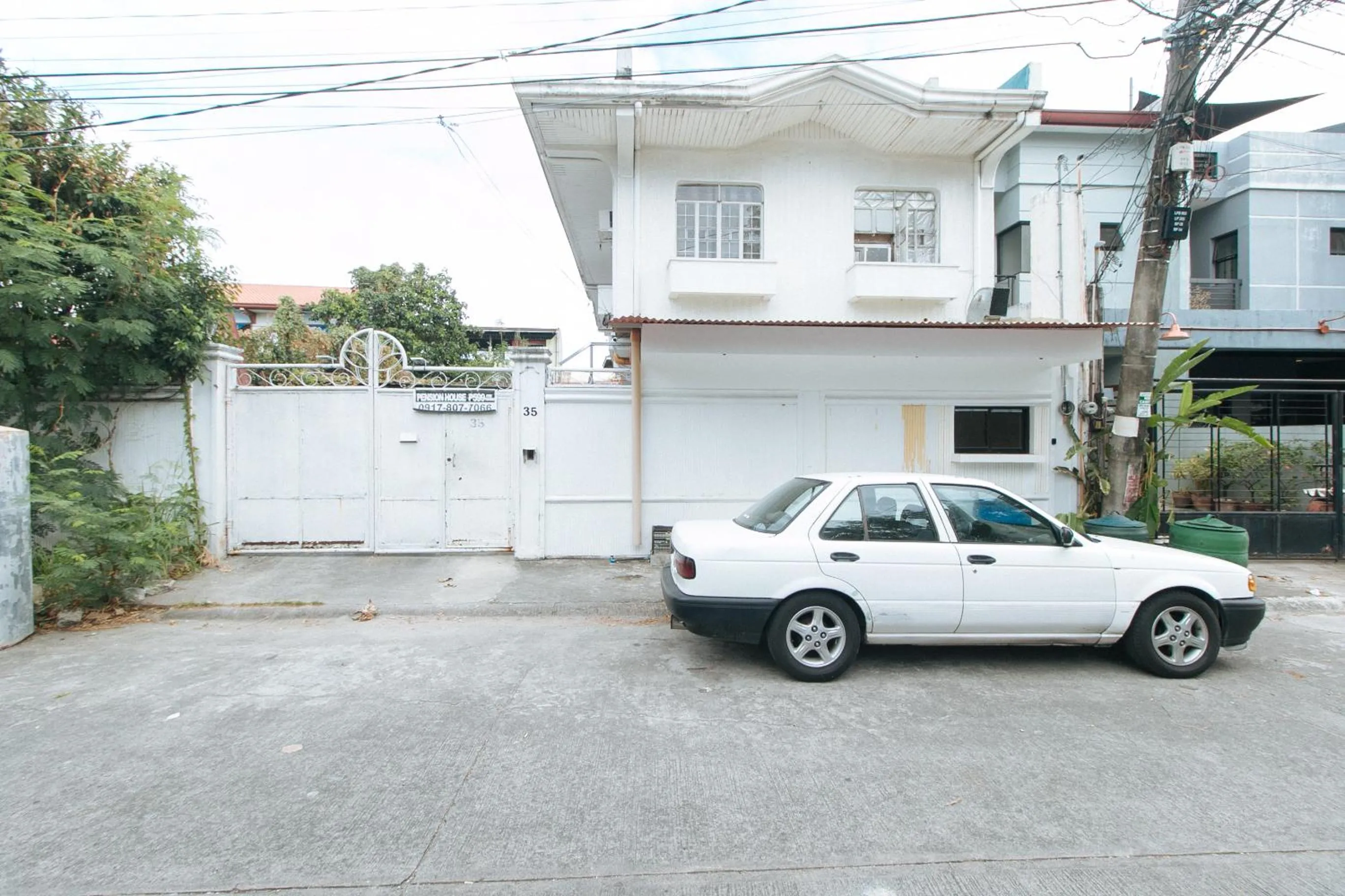 Property building in RedDoorz @ Malibu Room BF International Las Pinas