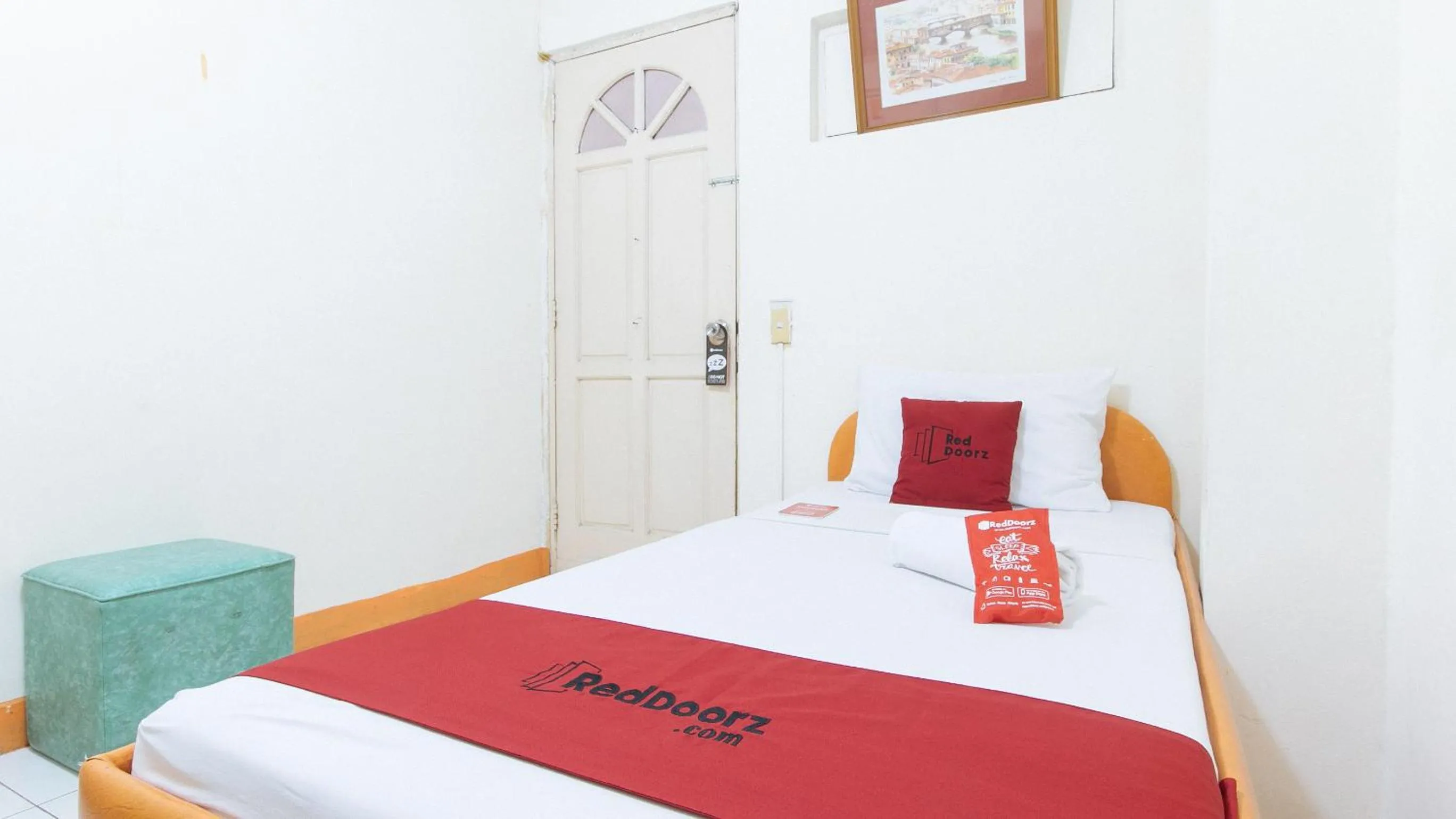 Bed in RedDoorz @ Malibu Room BF International Las Pinas