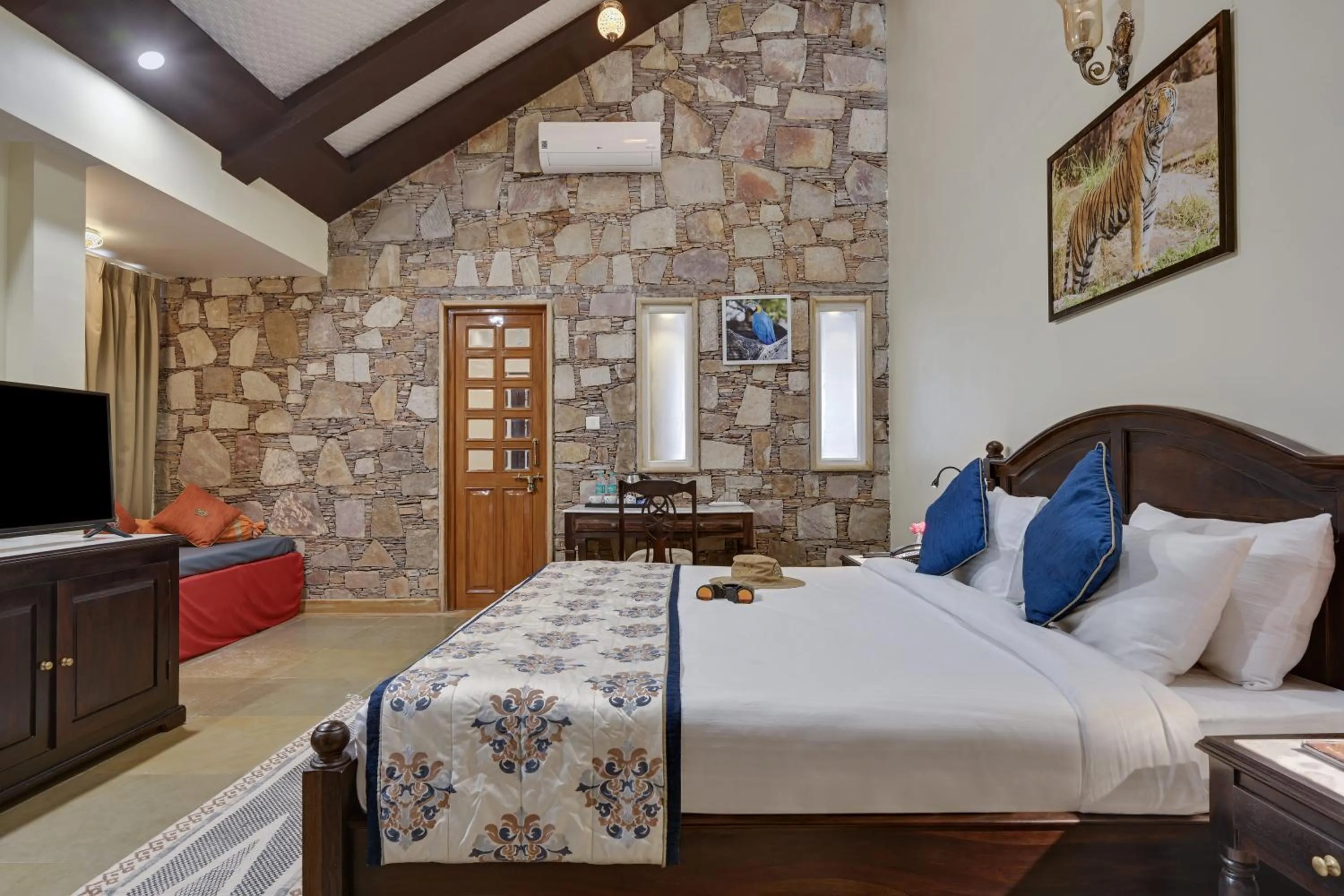 Bed in The Sawai Bagh