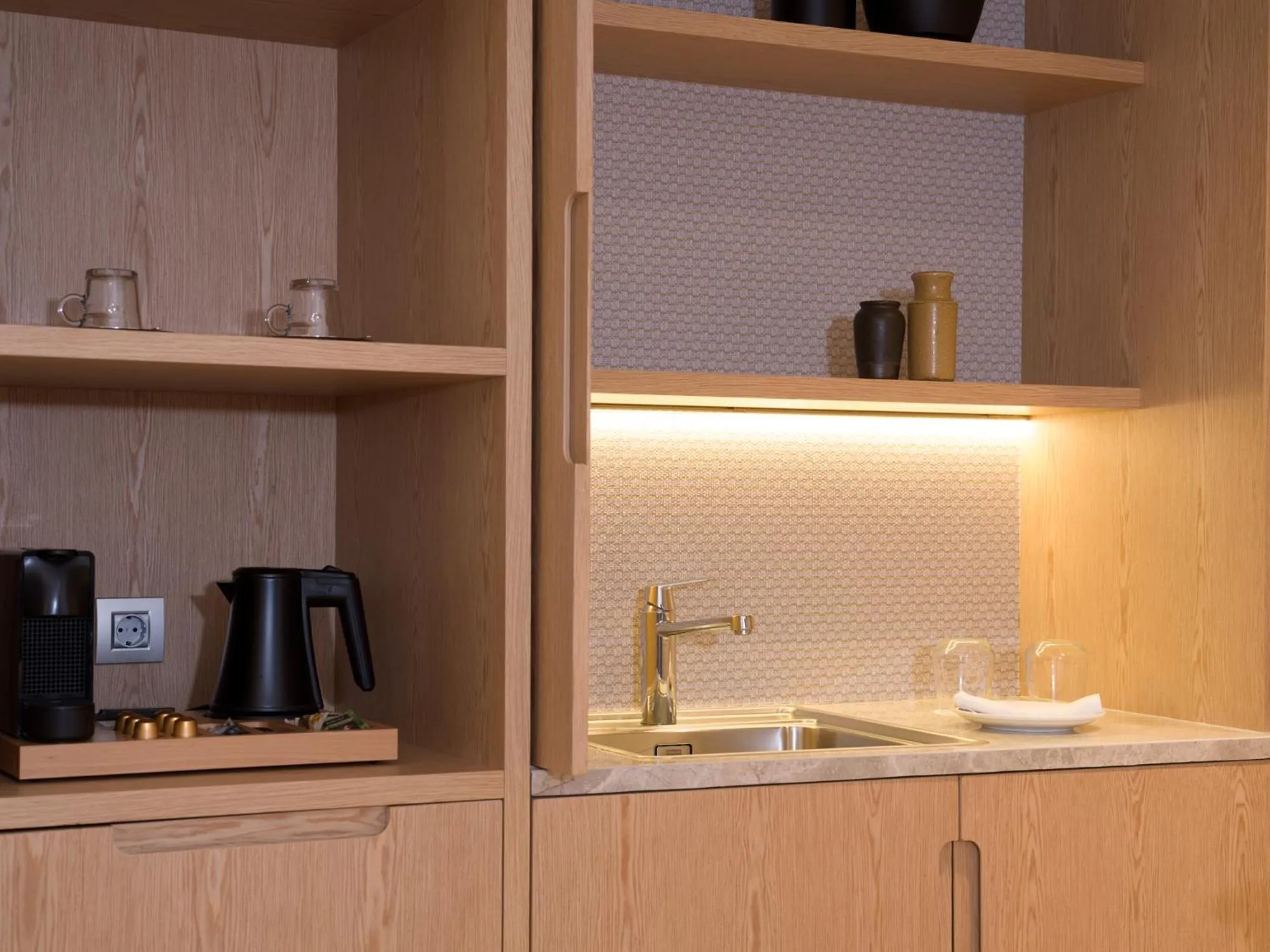 Coffee/tea facilities in Ammoa Luxury Hotel & Spa Resort