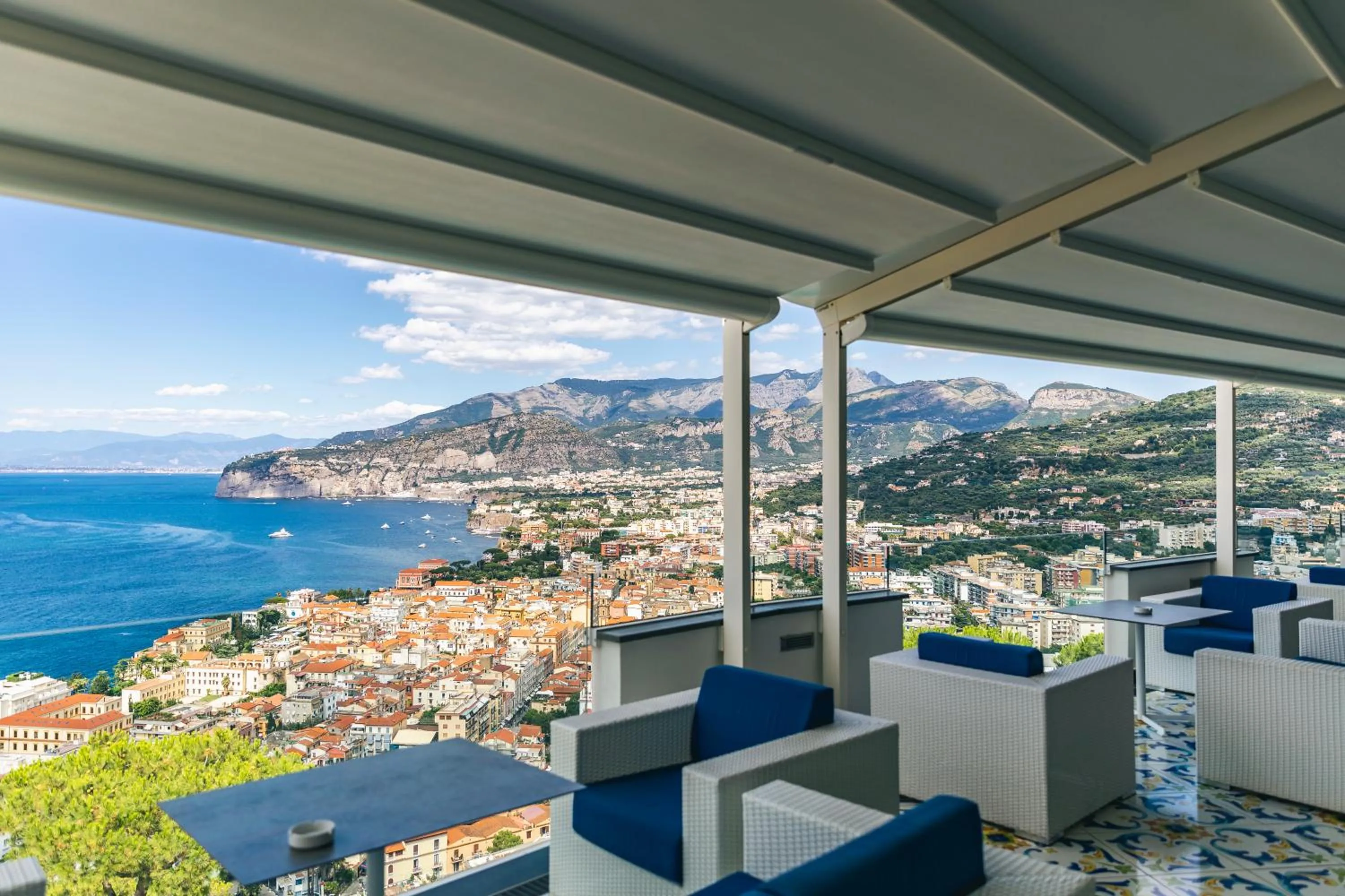 Lounge or bar in Grand Hotel President