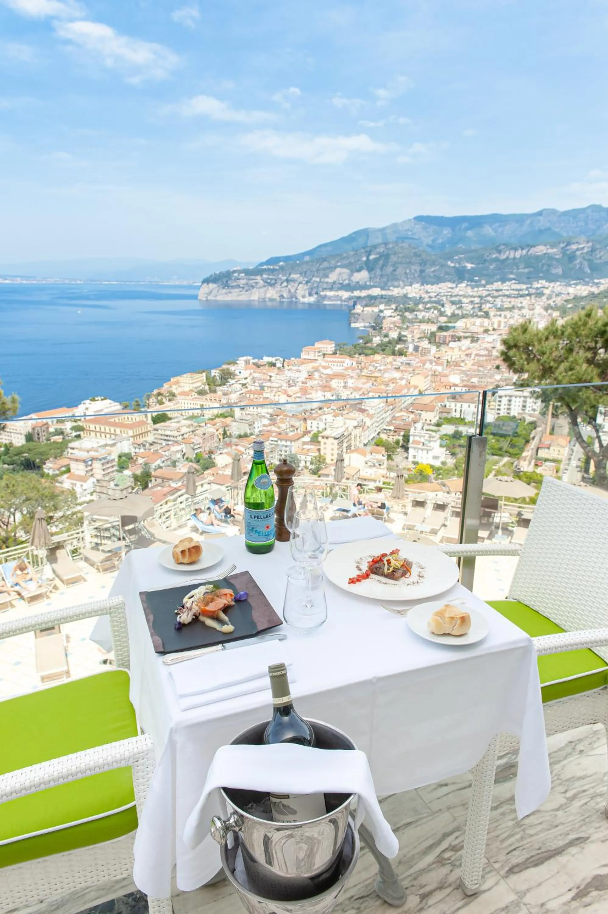 Restaurant/places to eat in Grand Hotel President