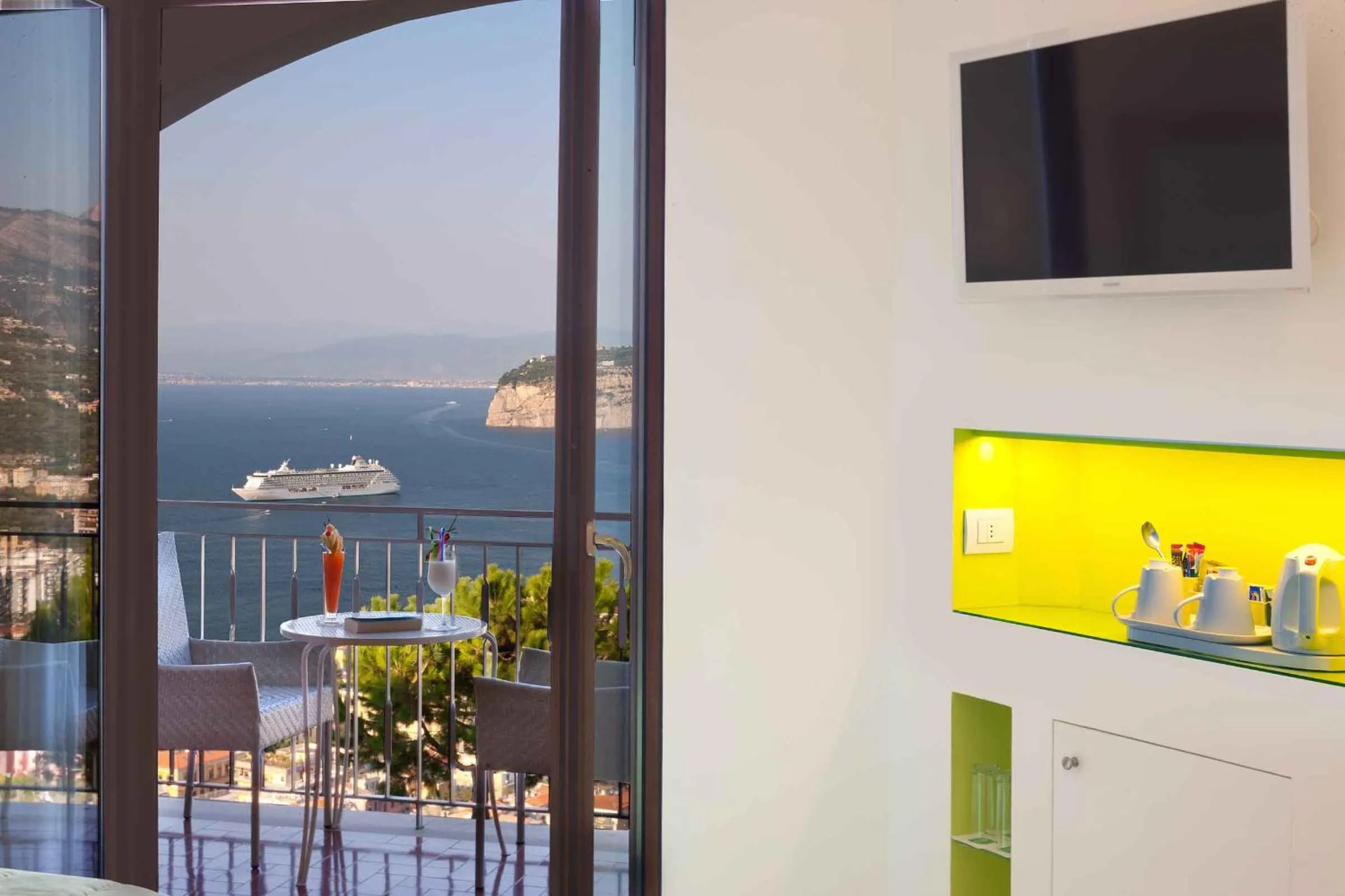 Photo of the whole room in Grand Hotel President