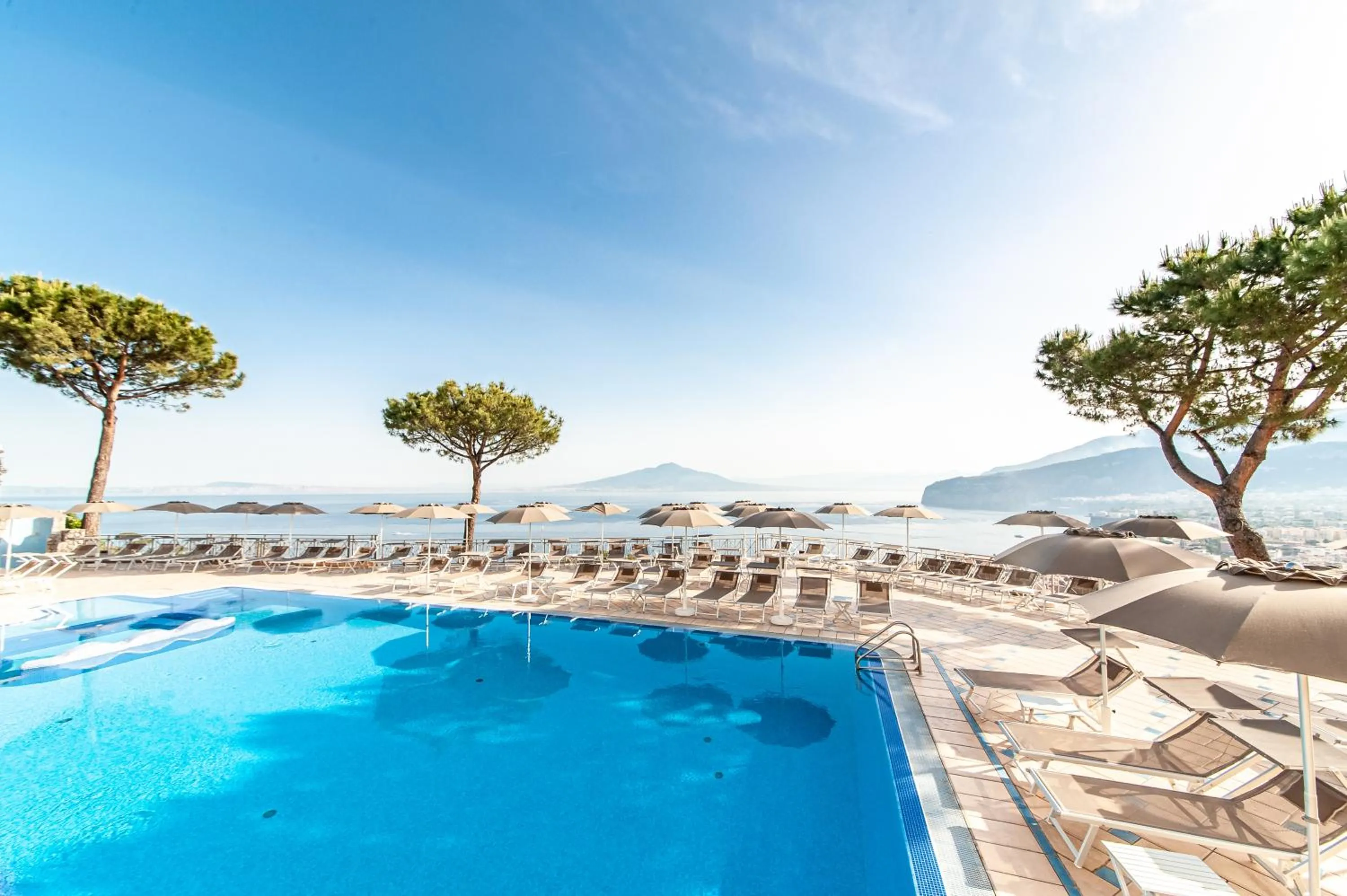 Swimming pool in Grand Hotel President