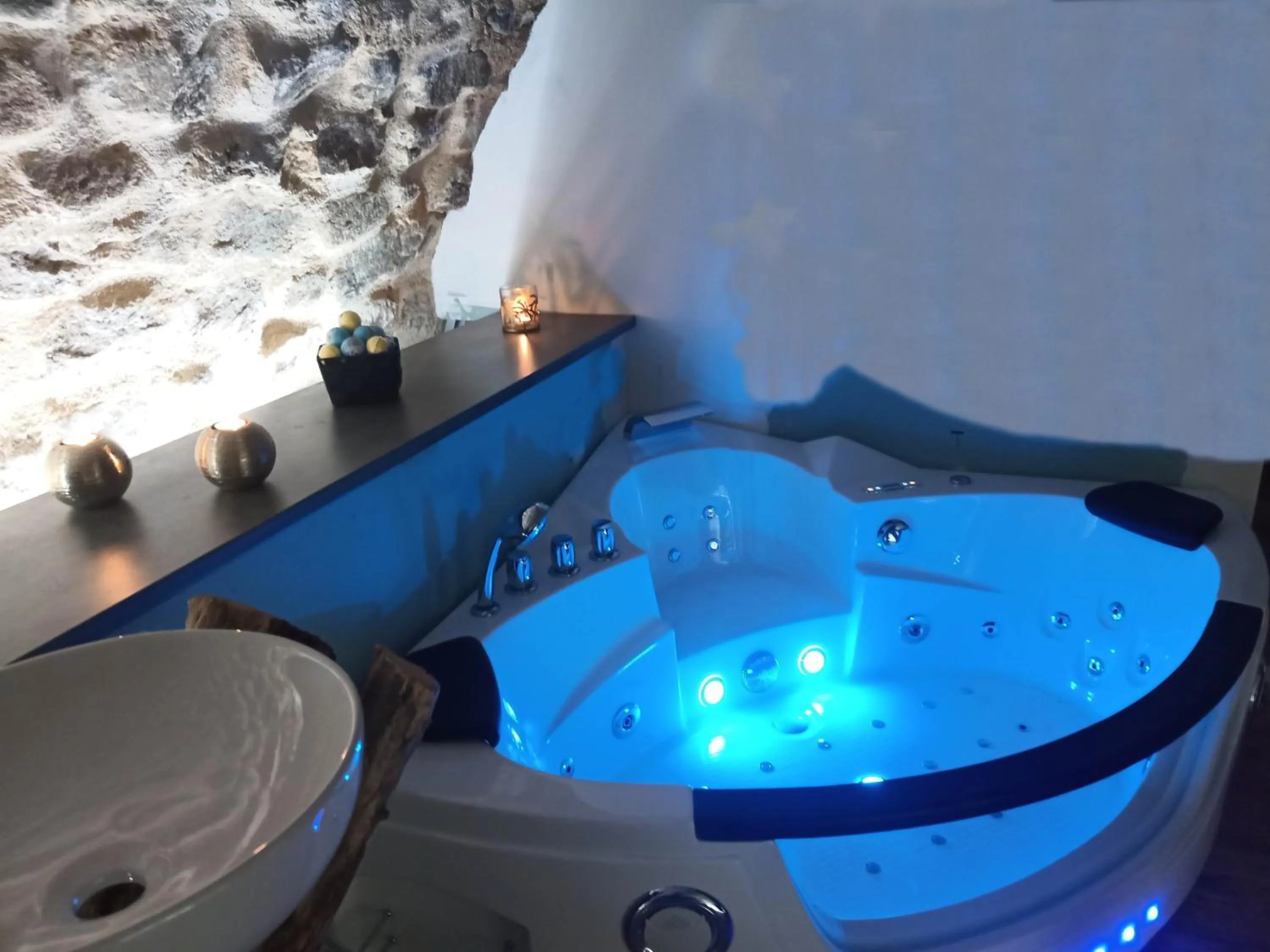 Hot Tub in Le Temps Suspendu