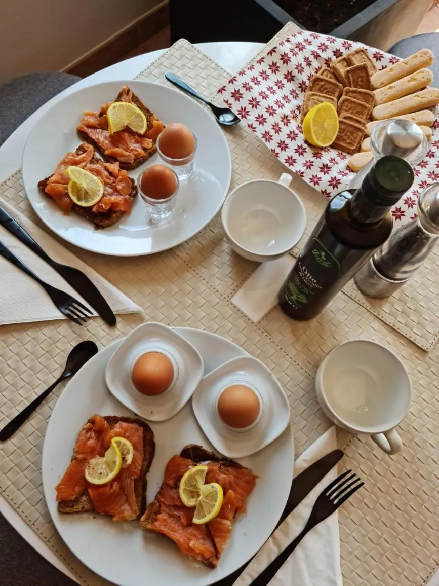 Continental breakfast in Cherrywood House