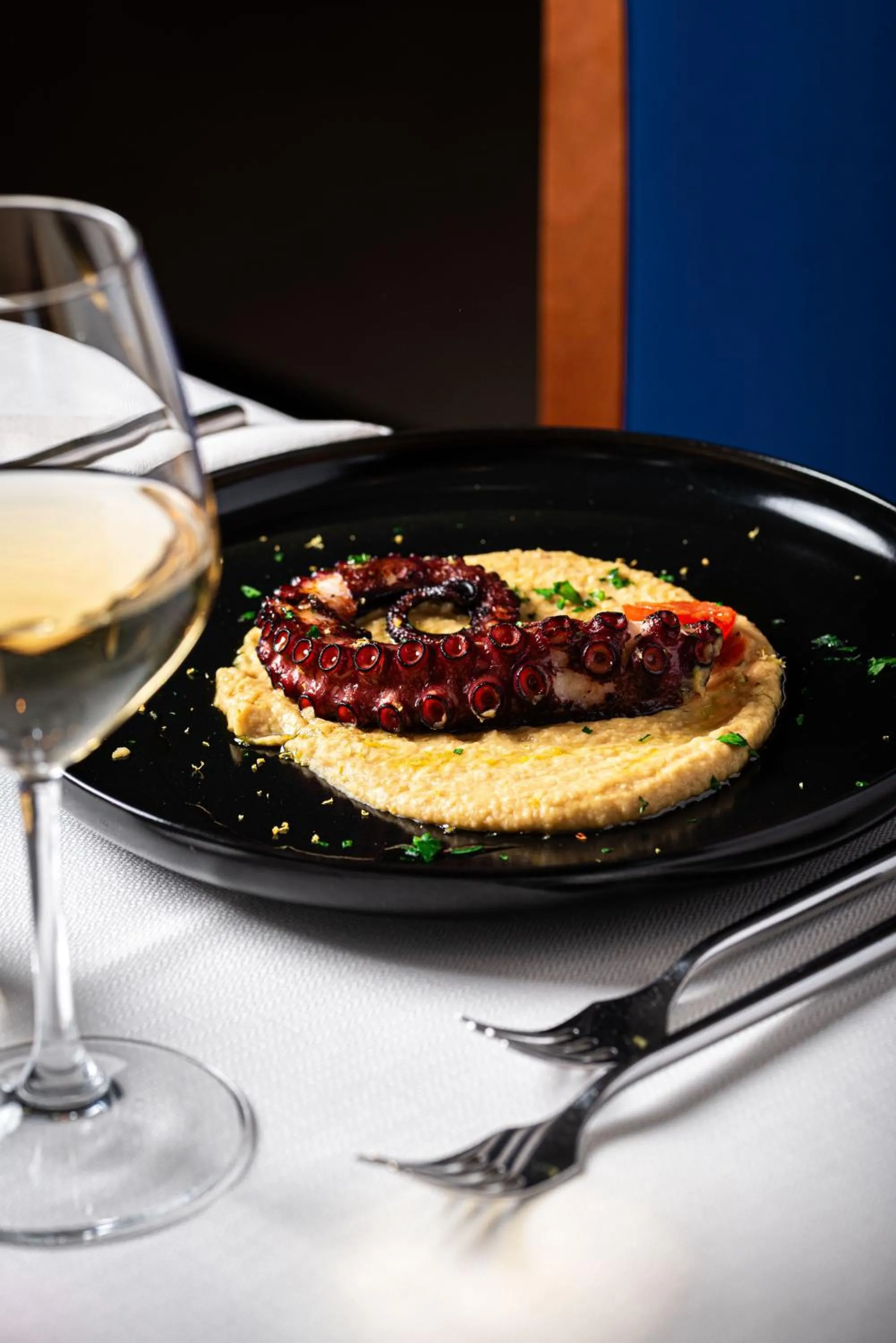 Restaurant/places to eat in Phi Hotel Emilia