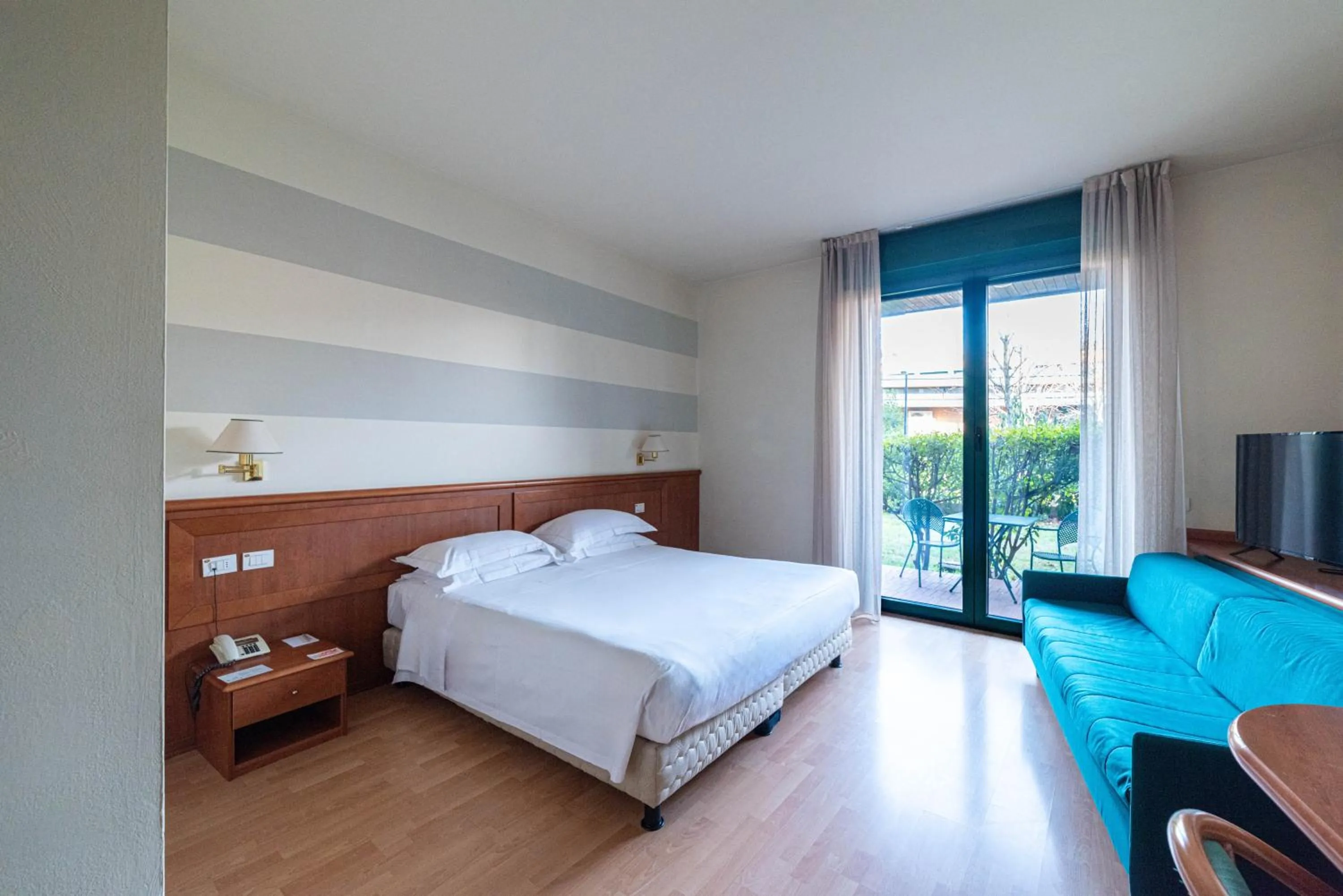 Bedroom, Bed in Phi Hotel Emilia