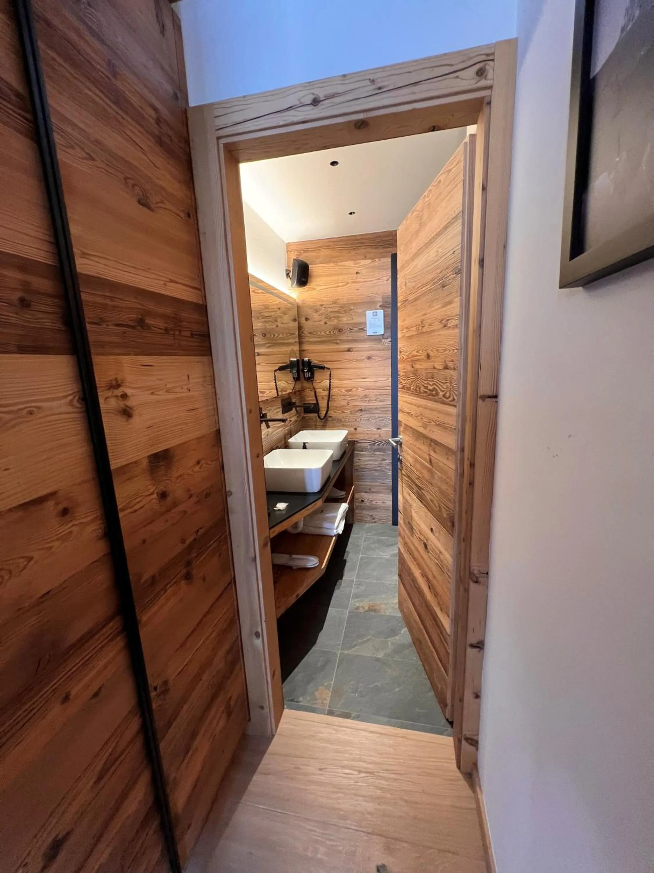 wardrobe in Chalet Queen