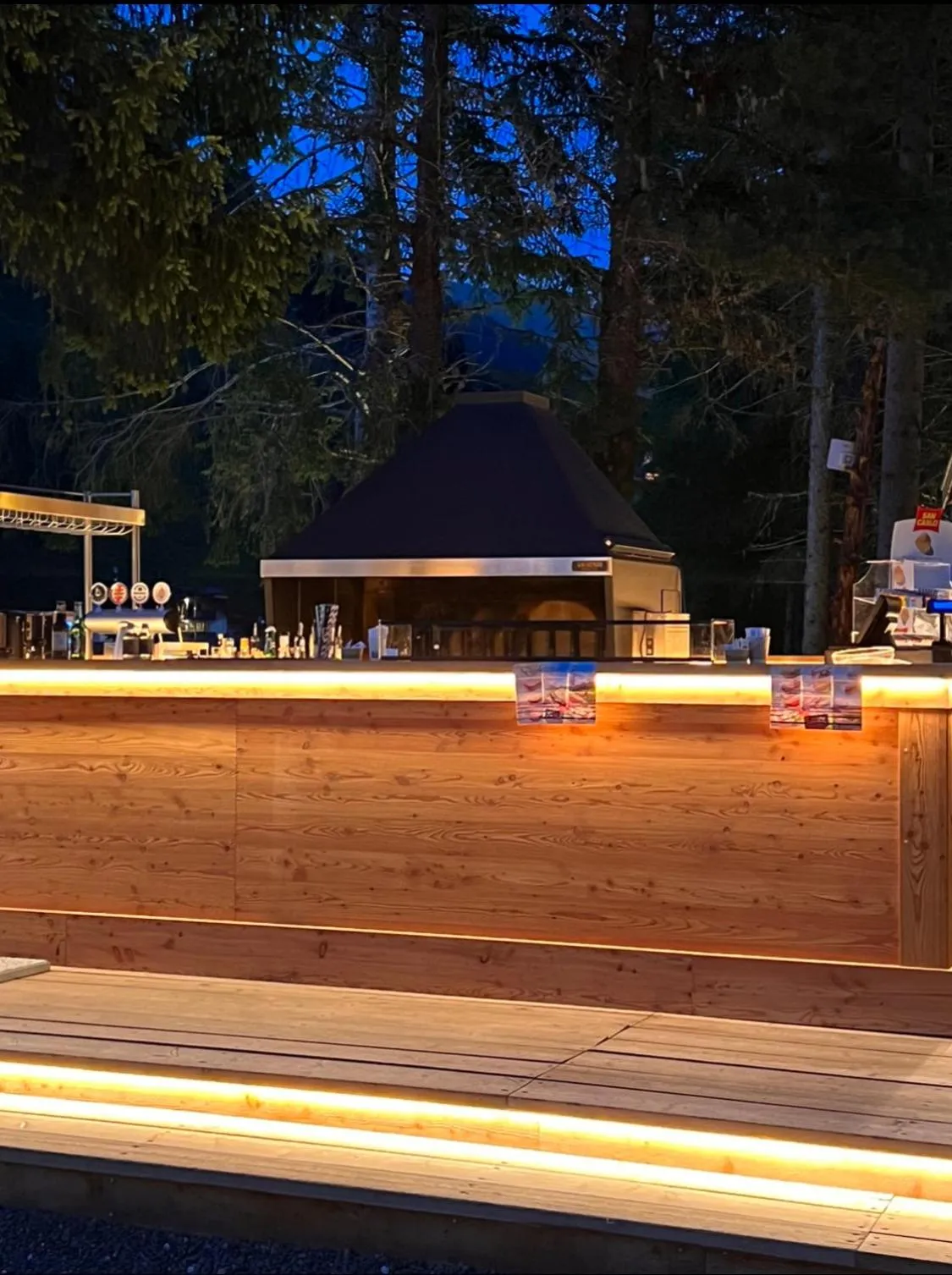 Restaurant/places to eat in Chalet Queen