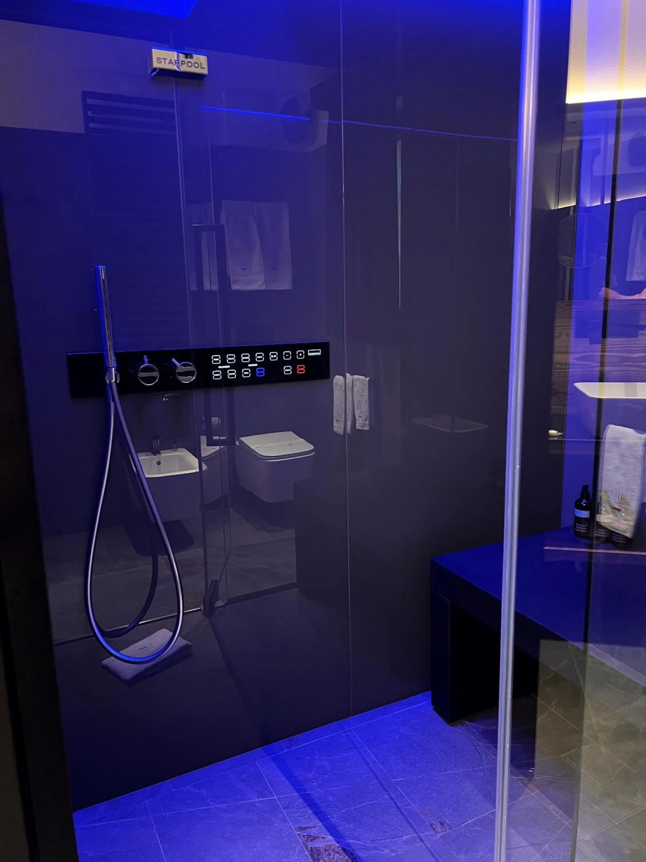 Shower in Chalet Queen